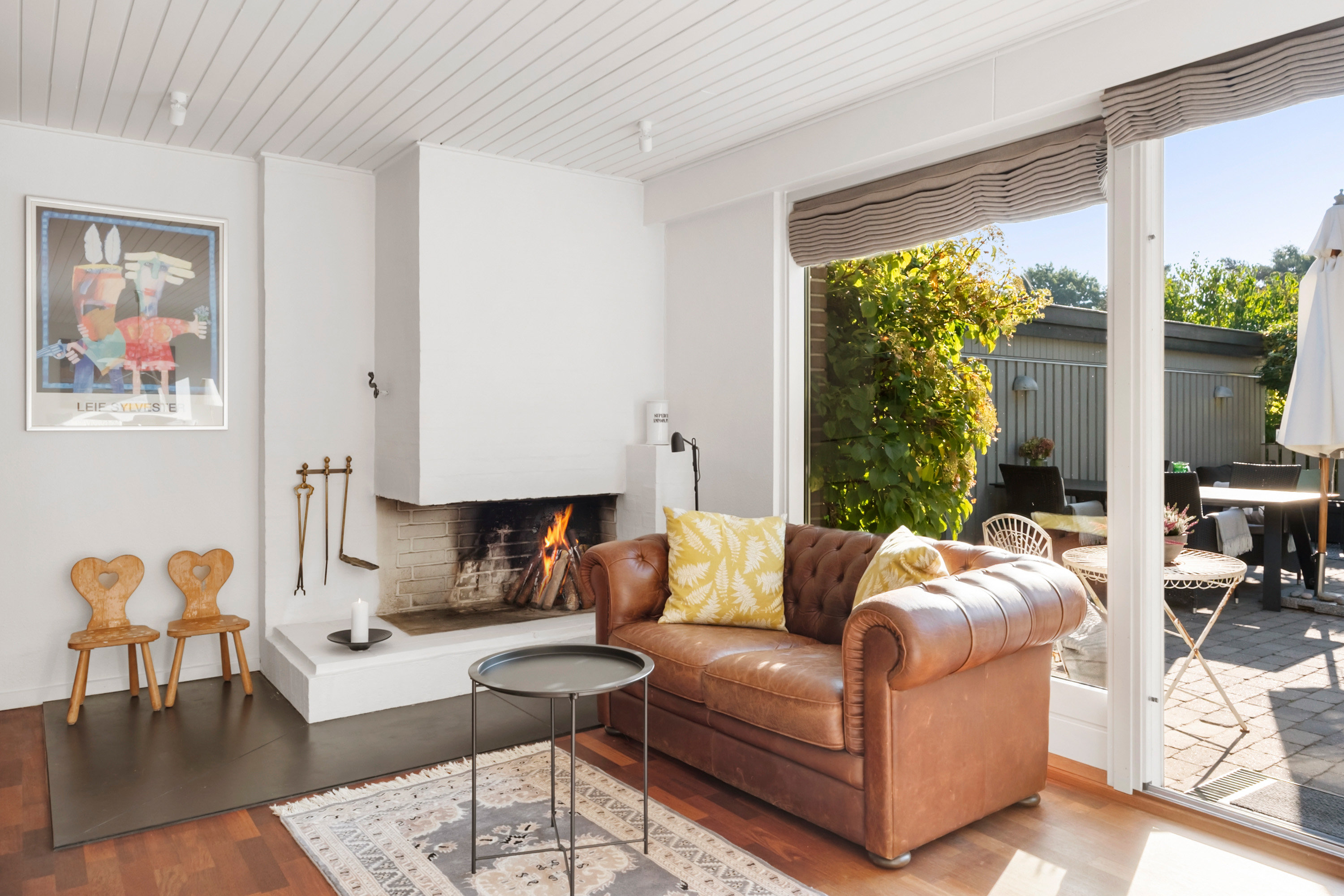 Fremhævet stue billede i fuldskærmstilstand. Billede af Enrumvej 49, 2950 Vedbæk