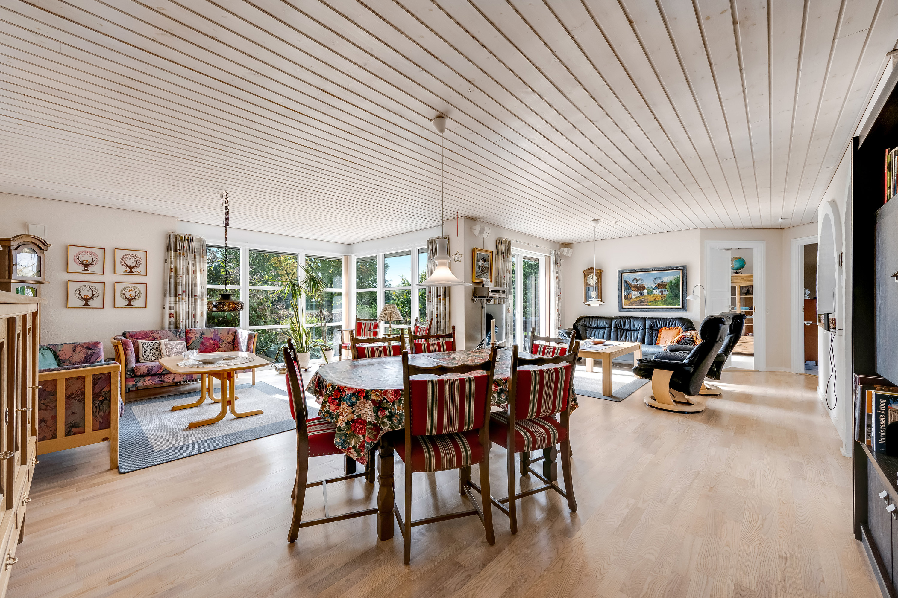 Fremhævet stue billede i fuldskærmstilstand. Billede af Gyvelvænget 13, 6920 Videbæk