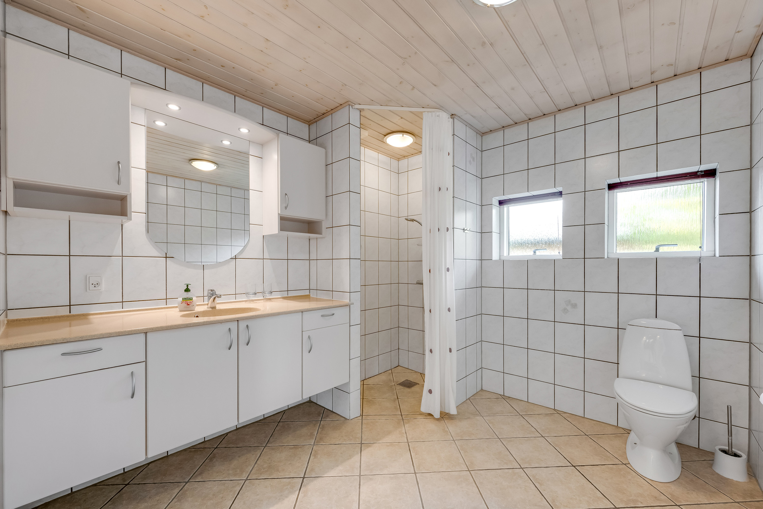 Fremhævet badeværelse billede i fuldskærmstilstand. Billede af Gyvelvænget 13, 6920 Videbæk