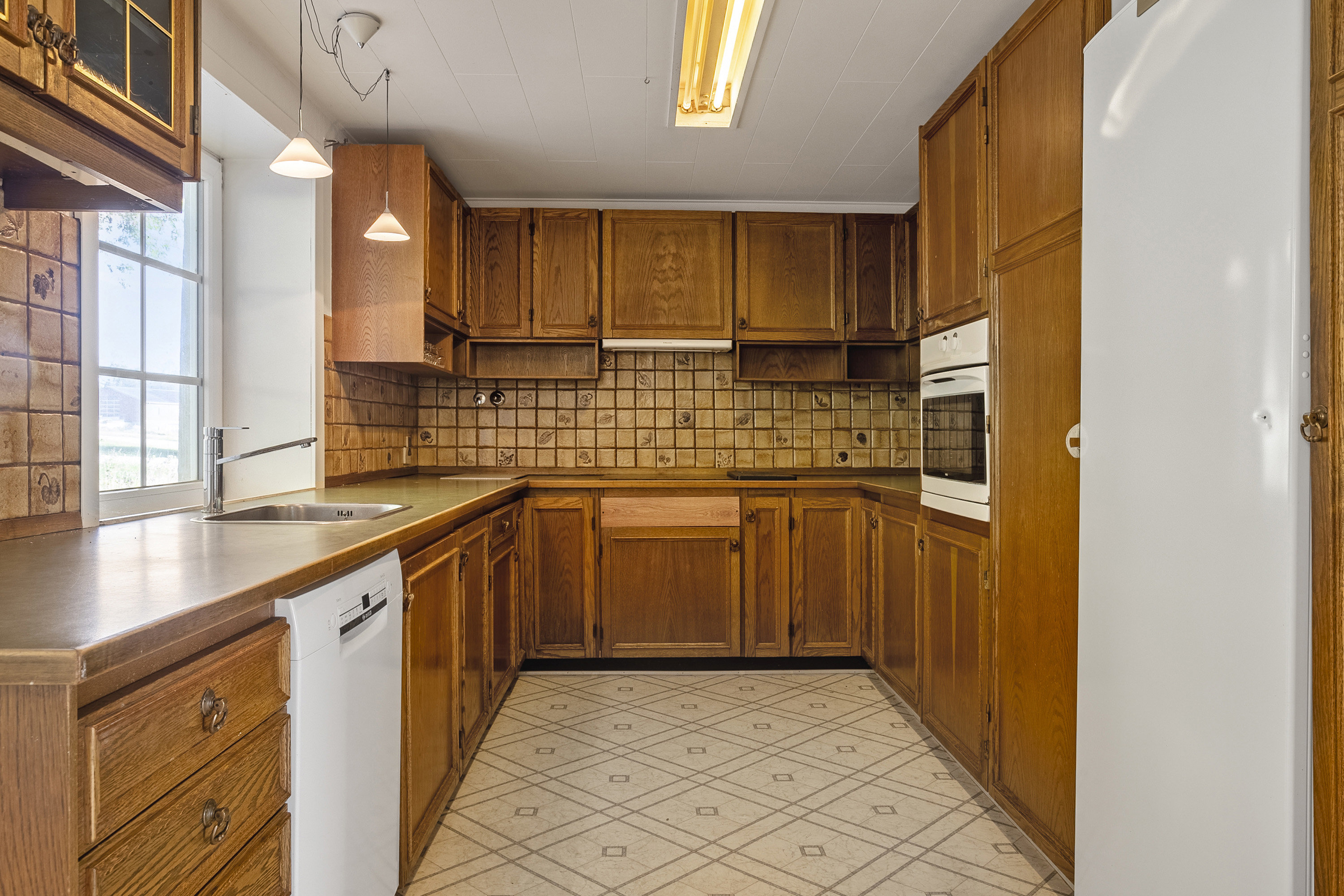 Fremhævet spisekøkken billede i fuldskærmstilstand. Billede af Møllevej 1, Gørklint, 6670 Holsted