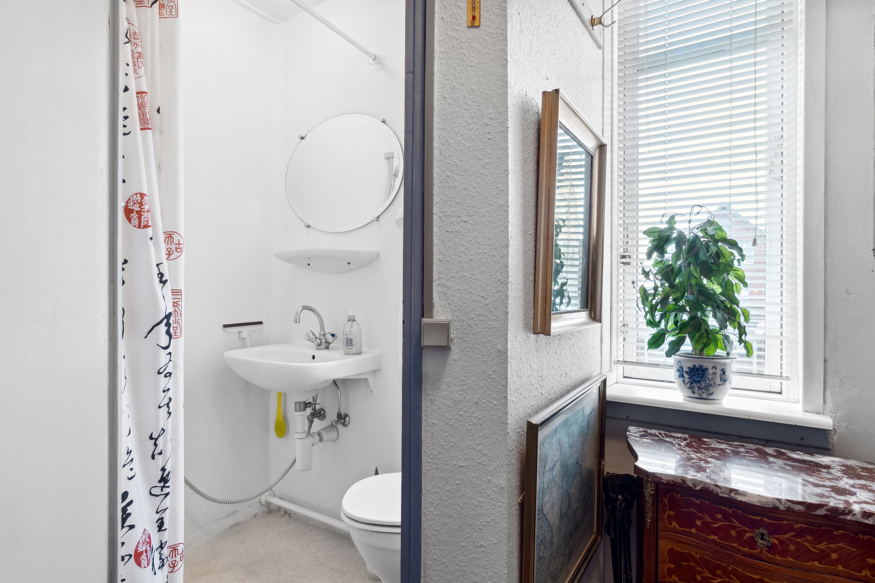 Fremhævet bad 1. sal billede i fuldskærmstilstand. Billede af Godthåbsvej 9, 7800 Skive