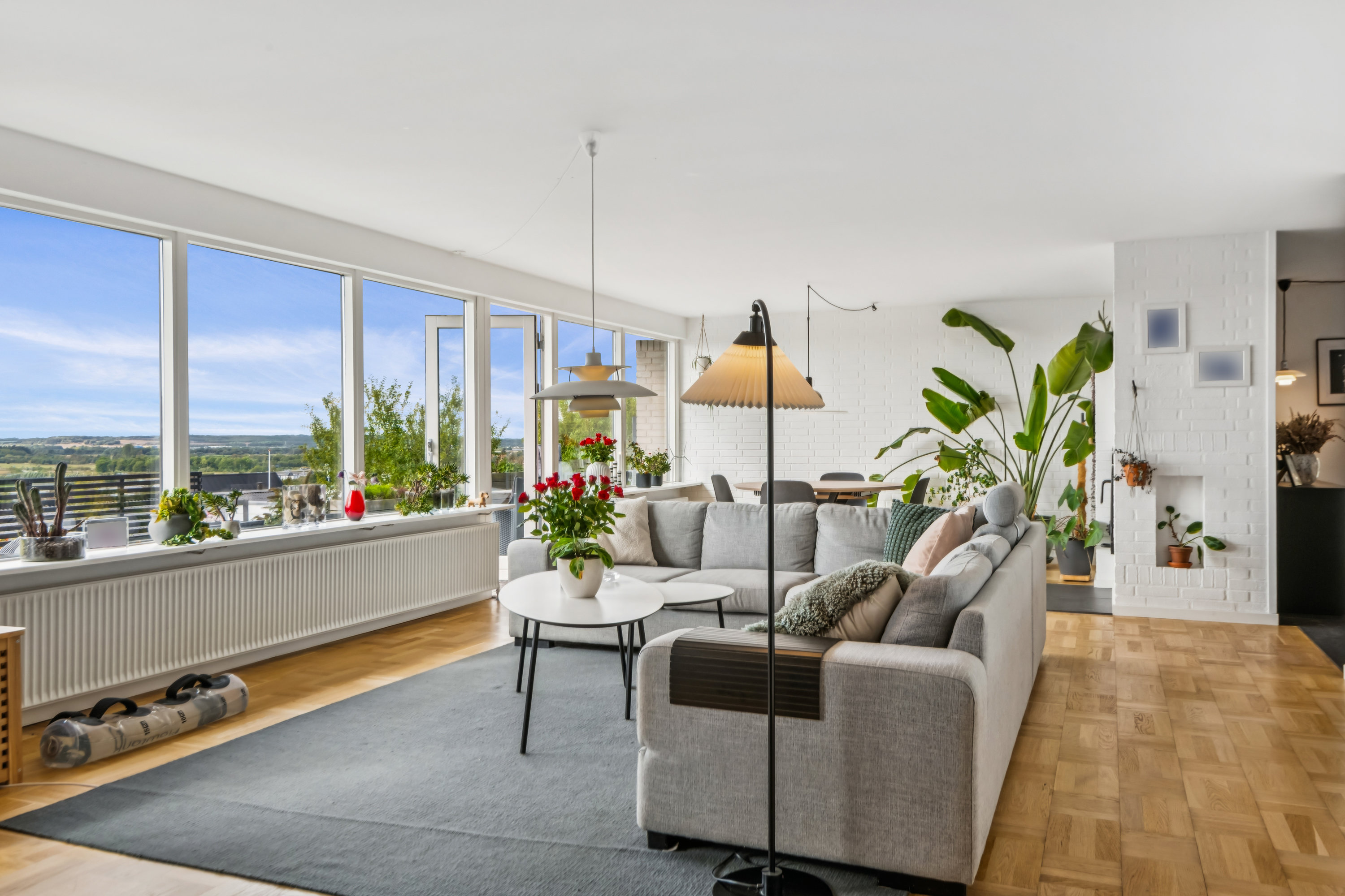 Fremhævet stue billede i fuldskærmstilstand. Billede af Landlystvej 39, Gug, 9210 Aalborg SØ