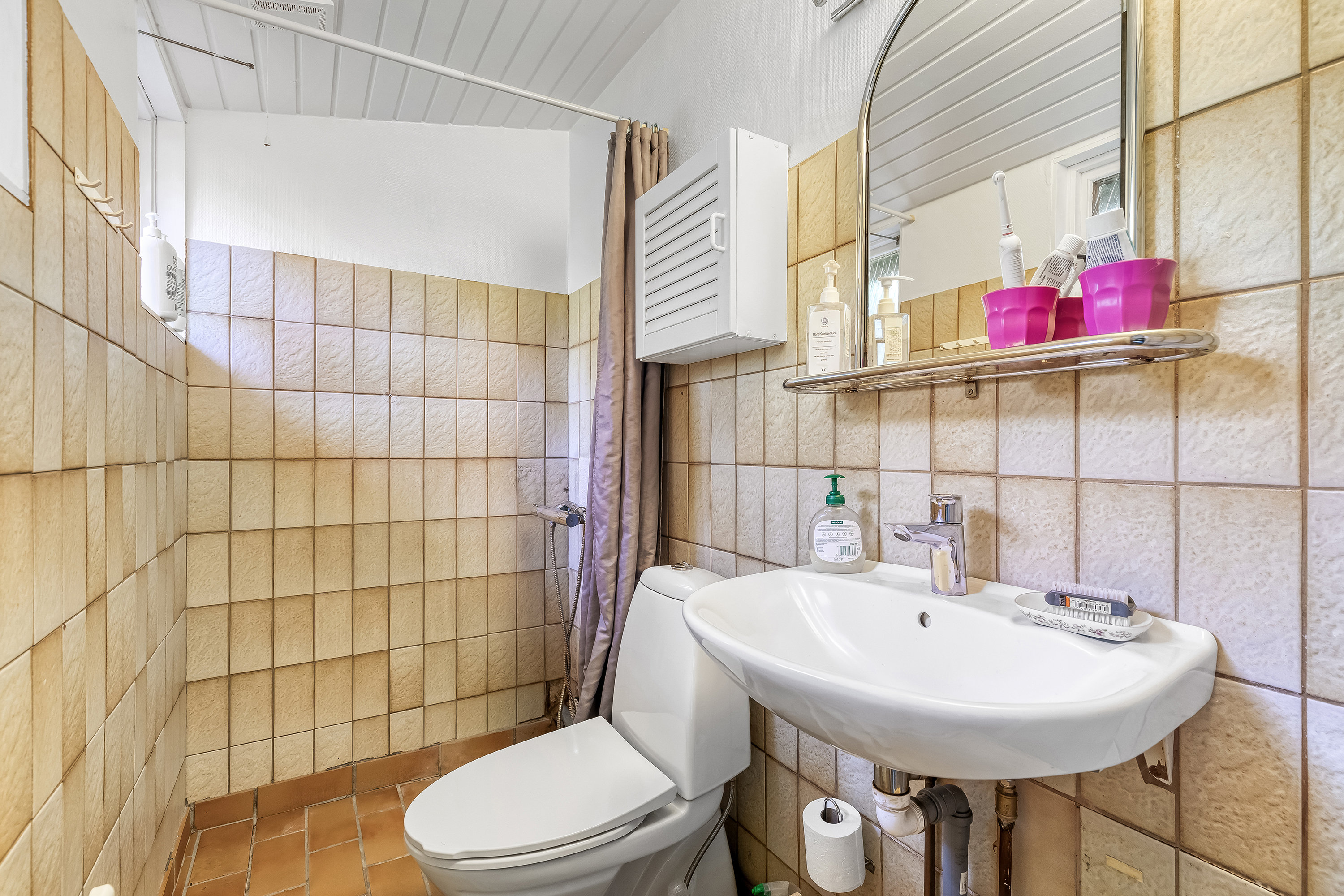 Fremhævet badeværelse billede i fuldskærmstilstand. Billede af Alumevangen 37, Smidstrup, 3250 Gilleleje