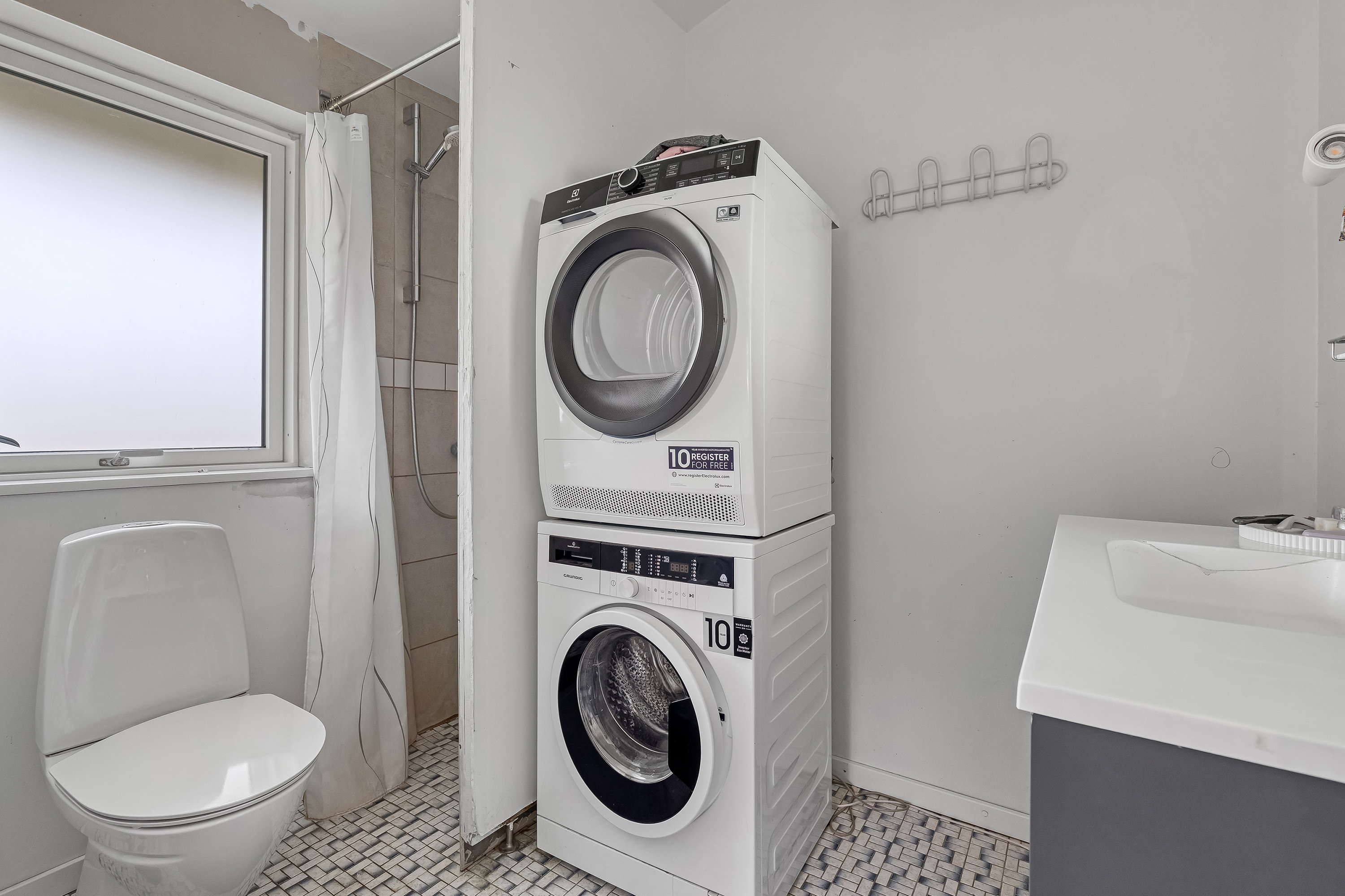 Fremhævet badeværelse billede i fuldskærmstilstand. Billede af Rønnebjergvej 5, Smidstrup, 3250 Gilleleje