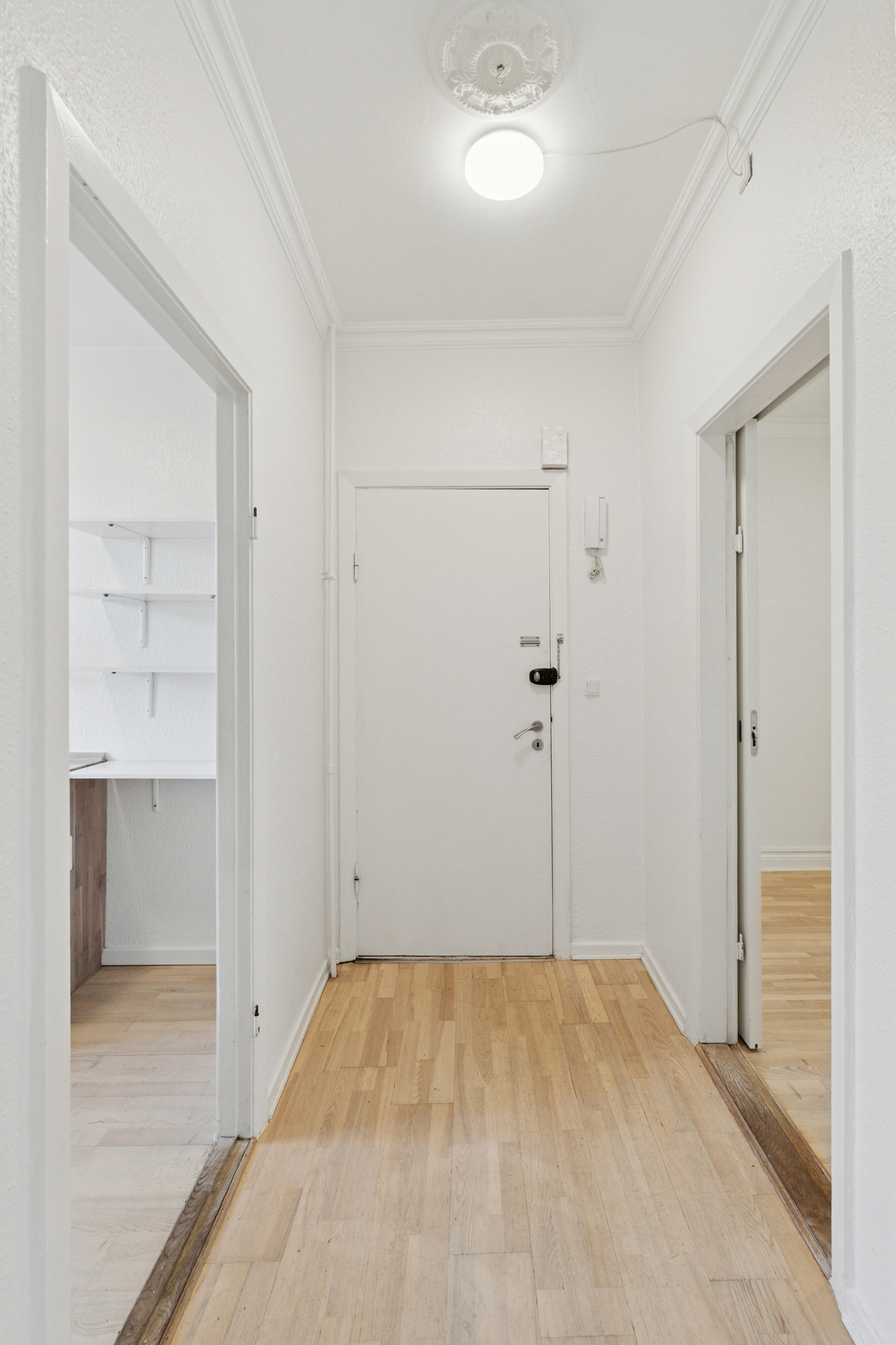 Fremhævet gang billede i fuldskærmstilstand. Billede af Søgade 28, st.. + kælder., Centrum, 8600 Silkeborg