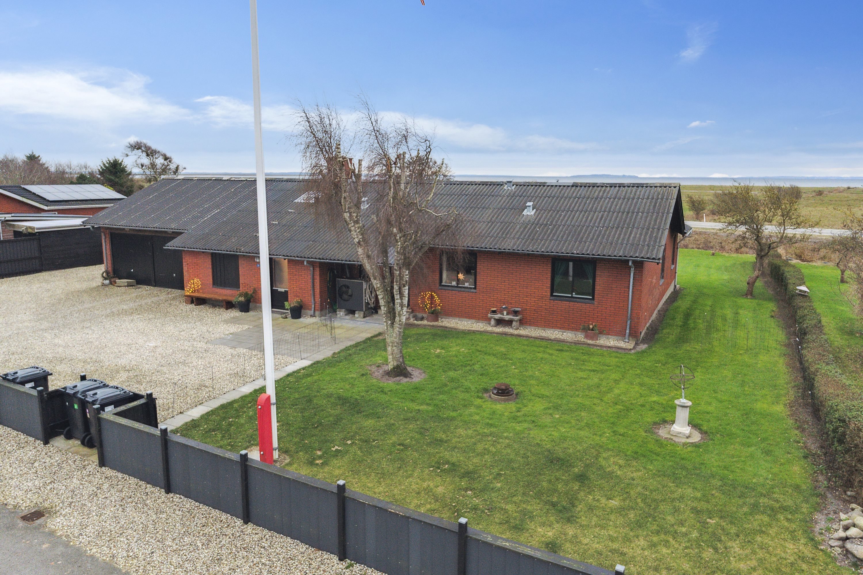 Miniaturebillede 1: set fra vejen. Billede af Skippergade 14, Øsløs, 7742 Vesløs