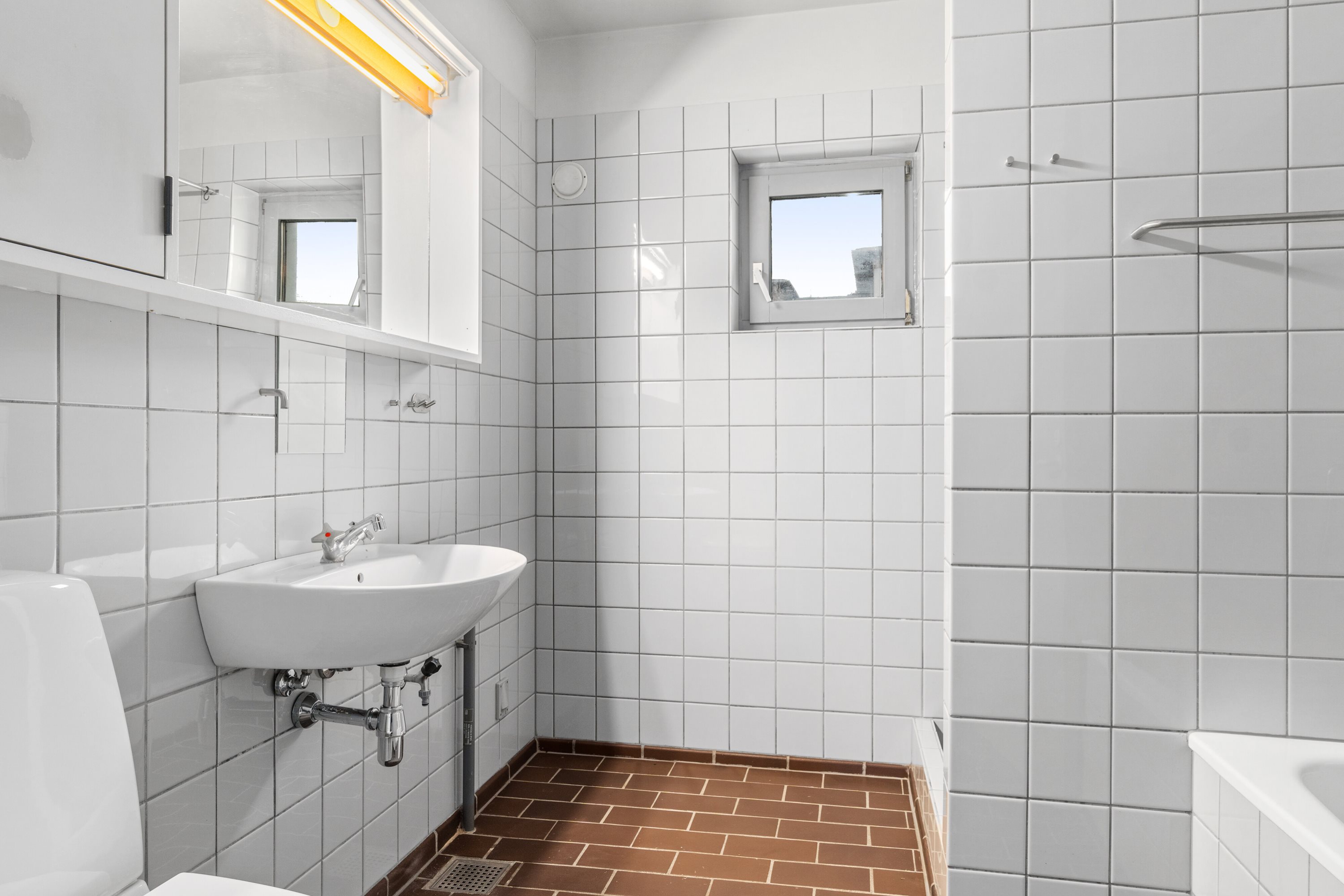 Fremhævet badeværelse billede i fuldskærmstilstand. Billede af Skodsborgvej 412, 1. th., 2942 Skodsborg