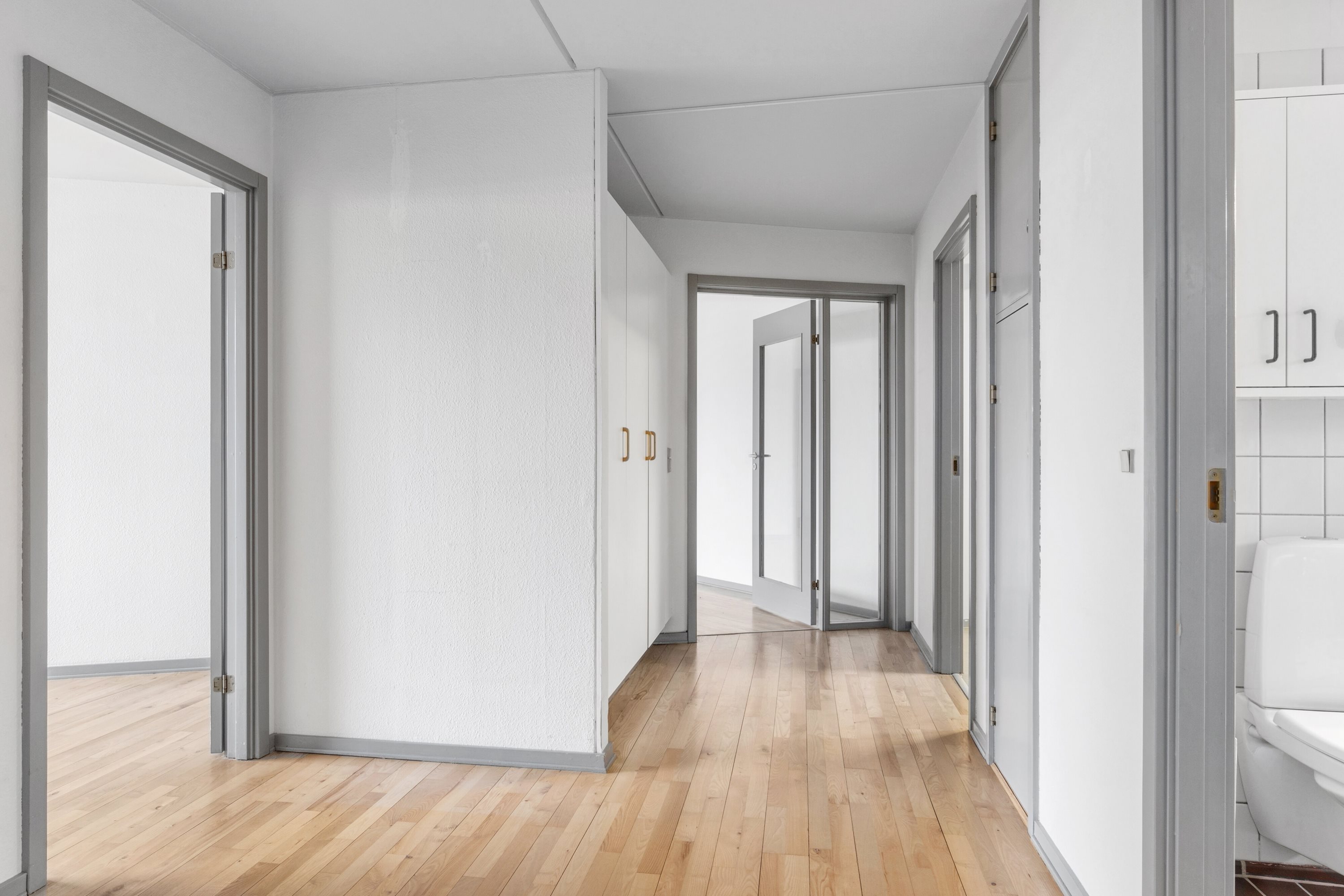 Fremhævet gang billede i fuldskærmstilstand. Billede af Skodsborgvej 412, 1. th., 2942 Skodsborg