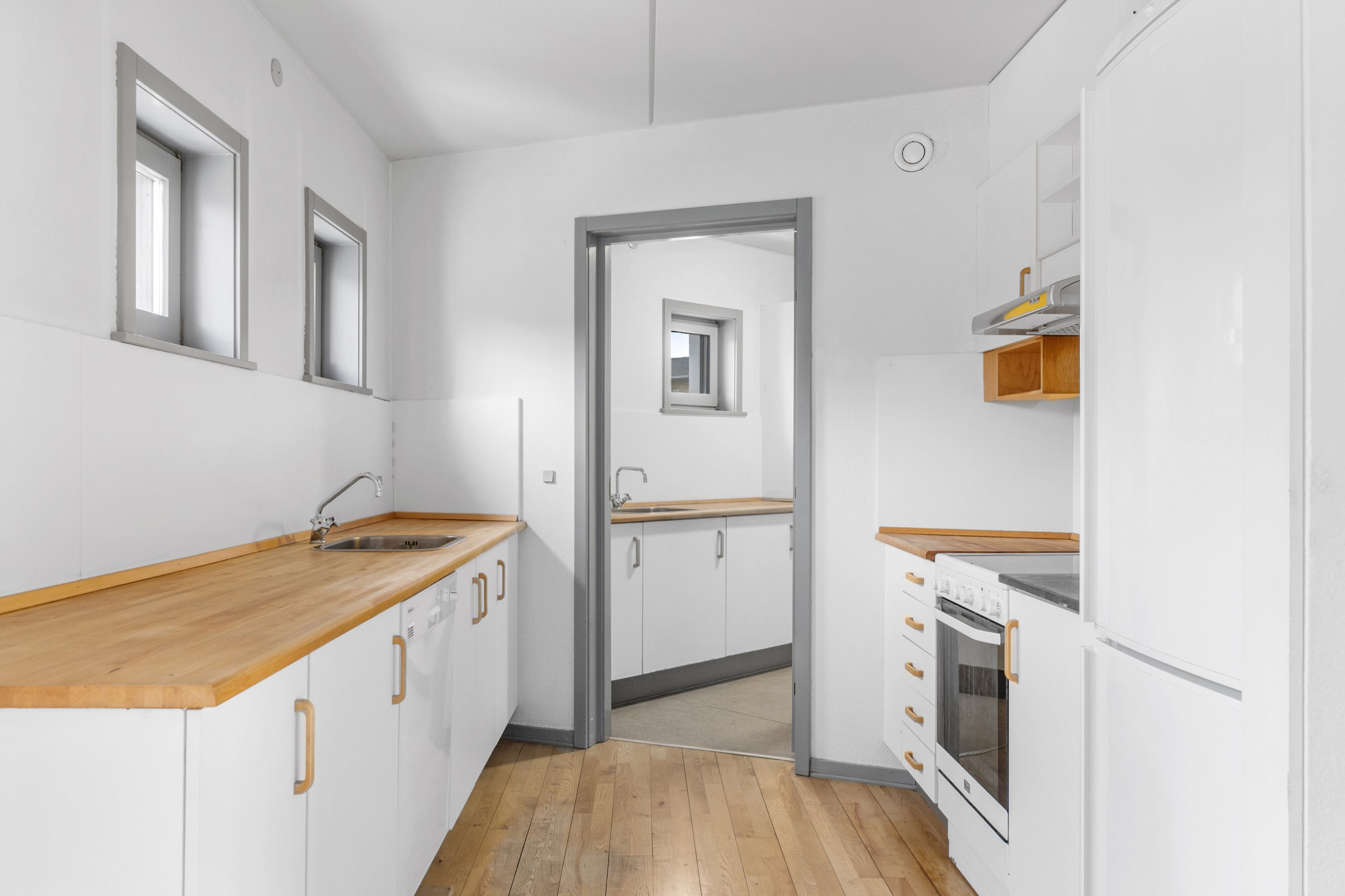 Fremhævet køkken billede i fuldskærmstilstand. Billede af Skodsborgvej 412, 1. th., 2942 Skodsborg