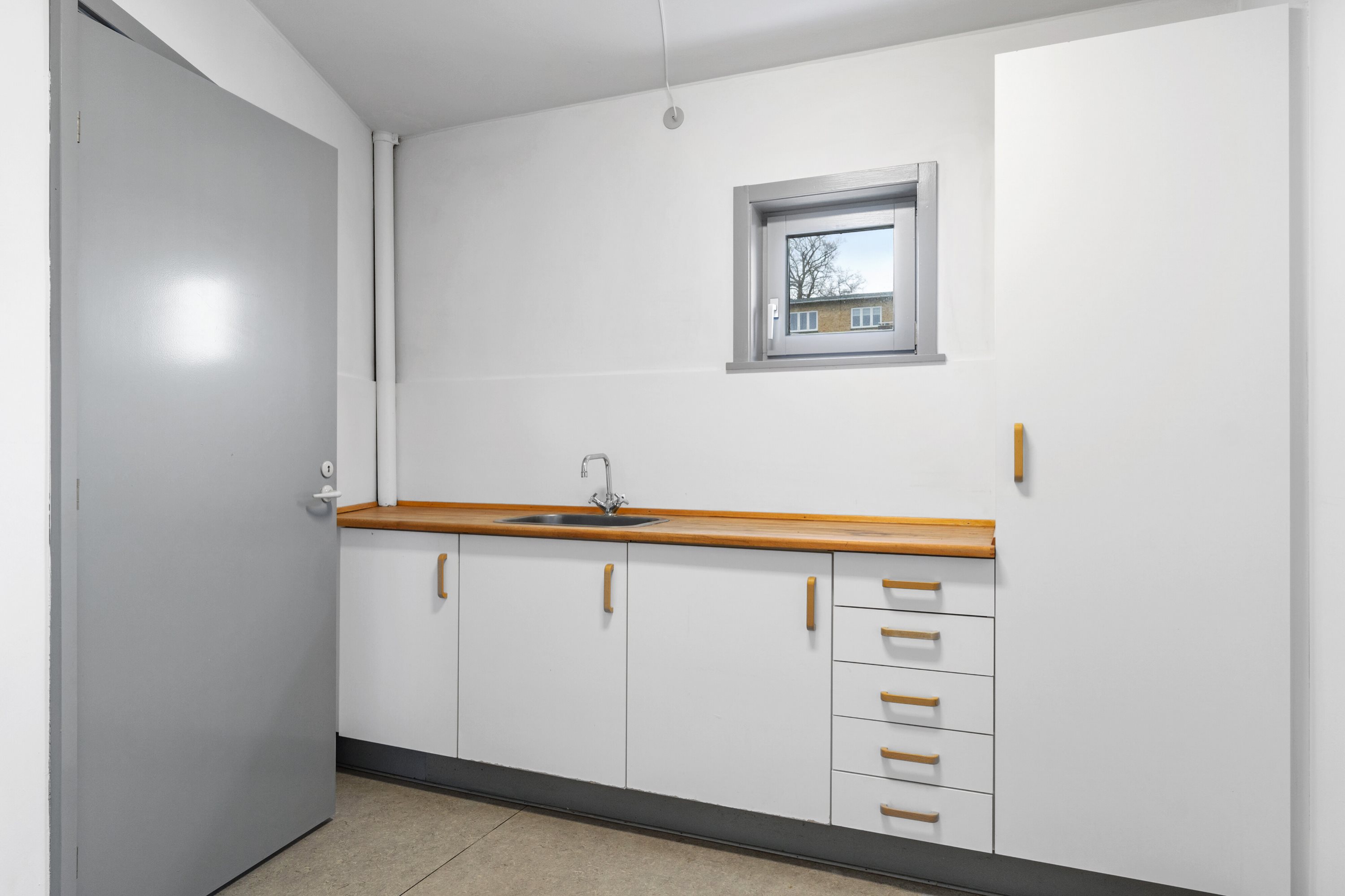 Fremhævet køkken billede i fuldskærmstilstand. Billede af Skodsborgvej 412, 1. th., 2942 Skodsborg