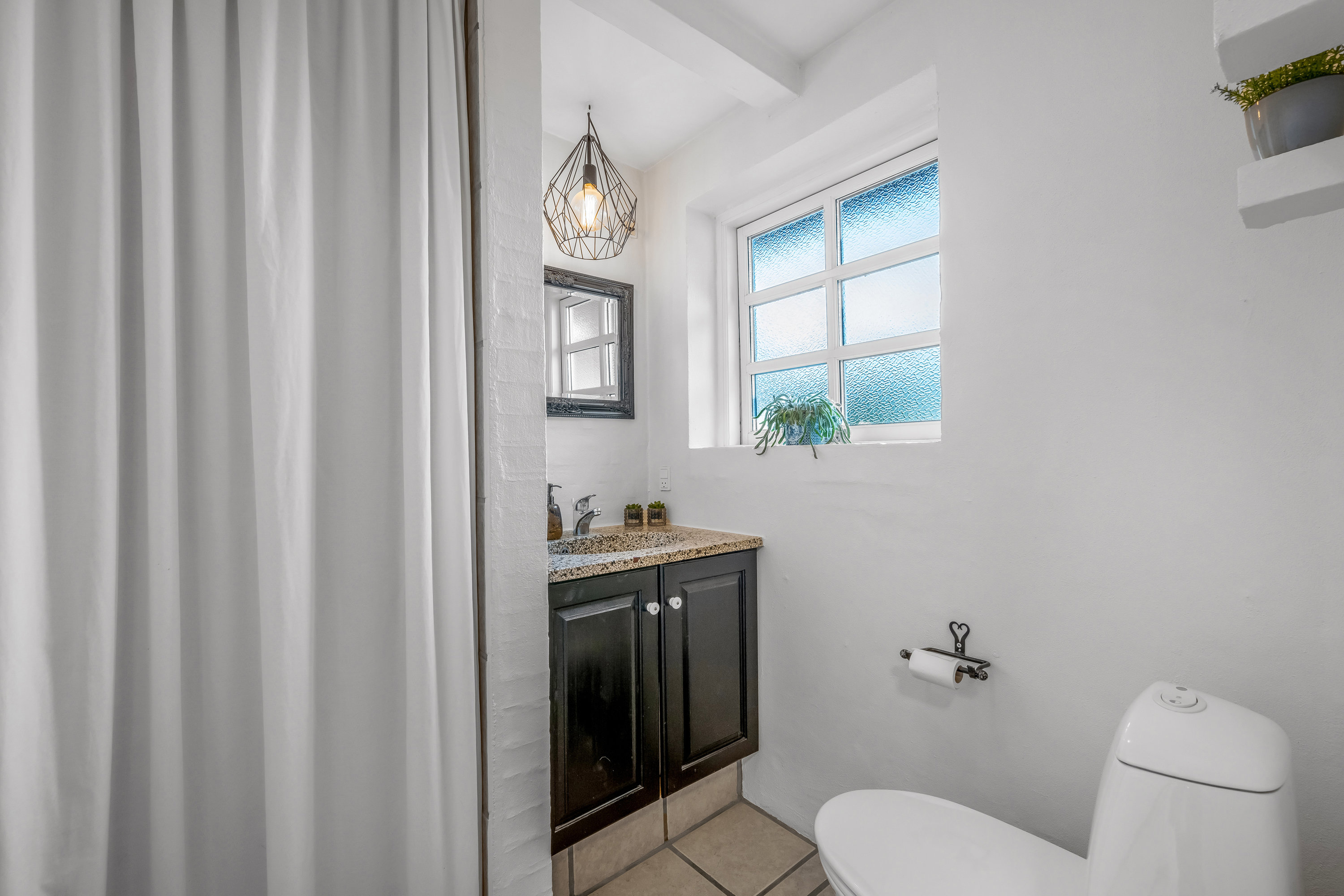 Fremhævet badeværelse billede i fuldskærmstilstand. Billede af Toldhusvej 1, Stauning, 6900 Skjern