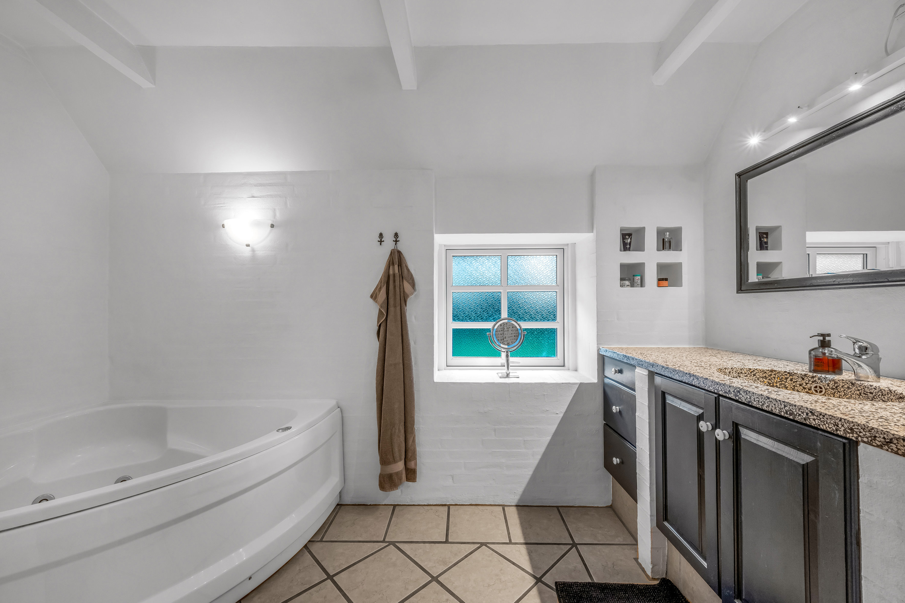 Fremhævet badeværelse billede i fuldskærmstilstand. Billede af Toldhusvej 1, Stauning, 6900 Skjern