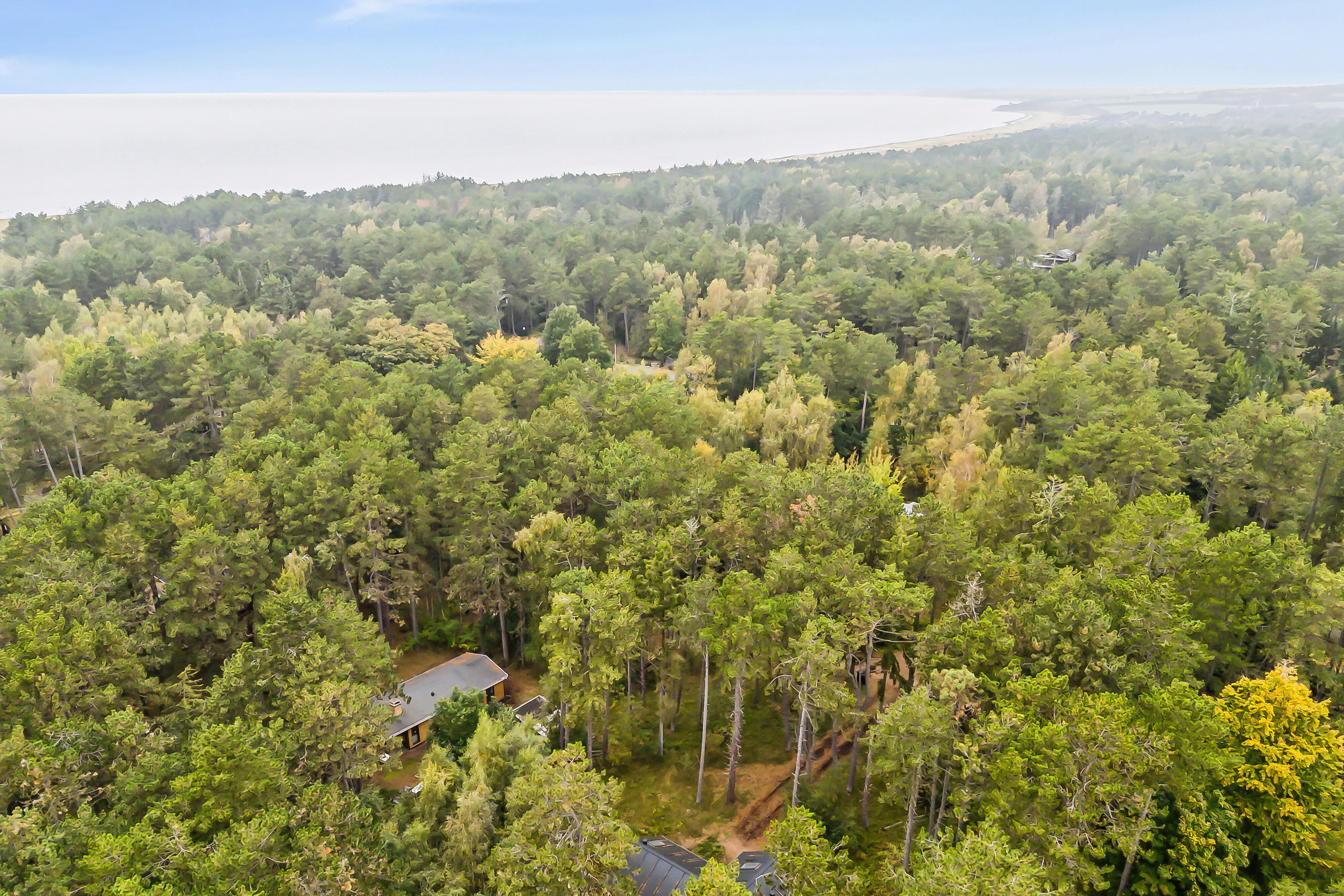 Fremhævet luftfoto billede i fuldskærmstilstand. Billede af Fredskovens Engvej 8, Bjerge Sydstrand, 4480 Store Fuglede