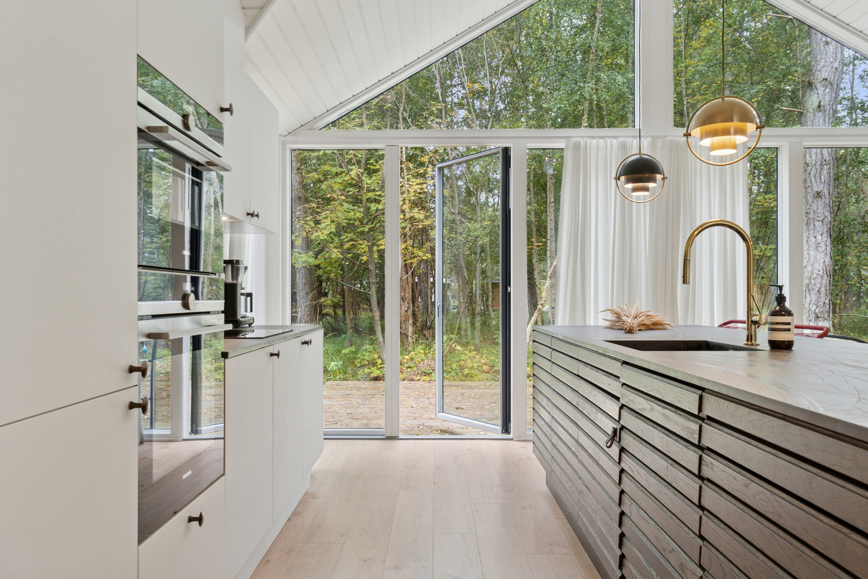 Fremhævet andet billede i fuldskærmstilstand. Billede af Fredskovens Engvej 8, Bjerge Sydstrand, 4480 Store Fuglede