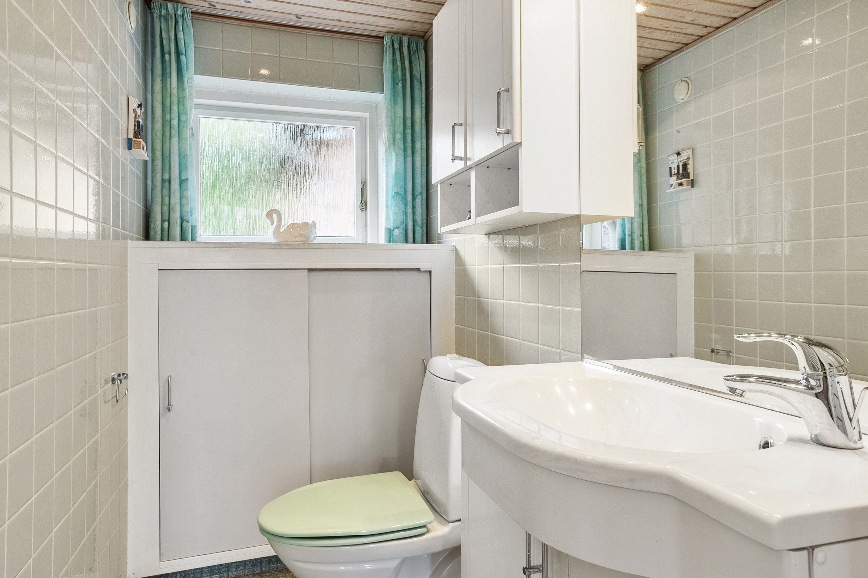 Fremhævet toilet billede i fuldskærmstilstand. Billede af Engkær 3, 6100 Haderslev