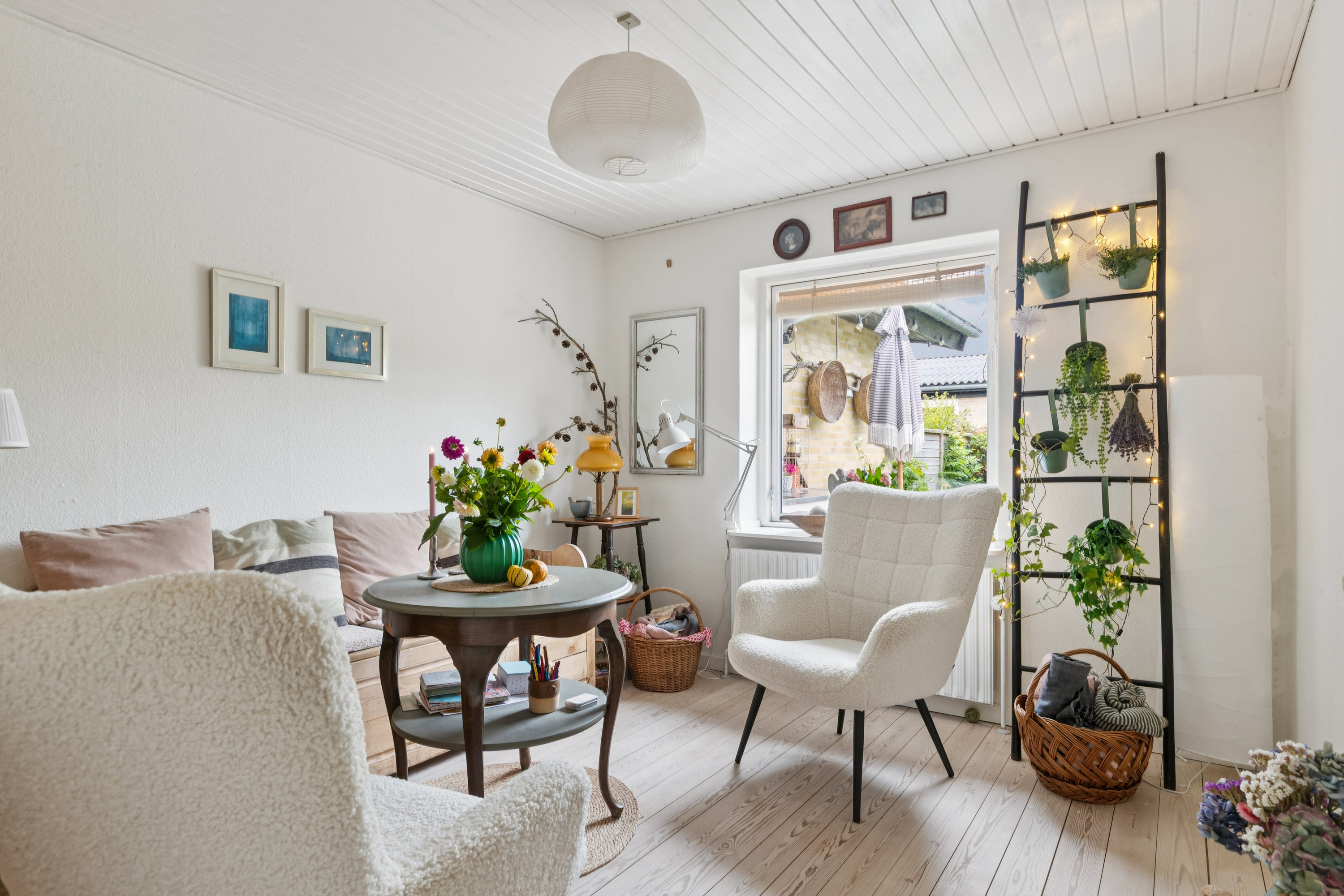 Fremhævet stue billede i fuldskærmstilstand. Billede af Erik Gudmands Vej 2B, 3140 Ålsgårde