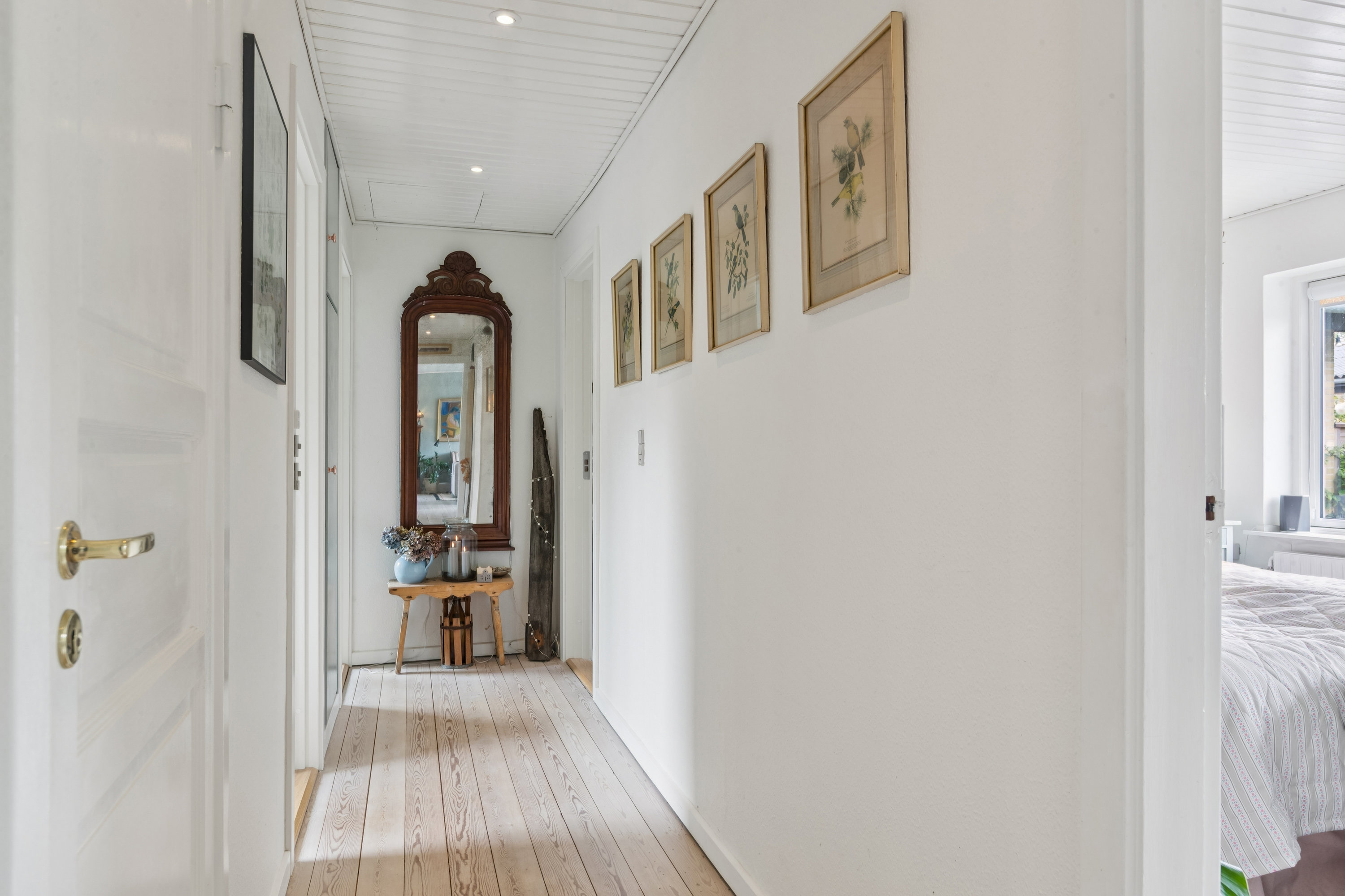 Fremhævet gang billede i fuldskærmstilstand. Billede af Erik Gudmands Vej 2B, 3140 Ålsgårde