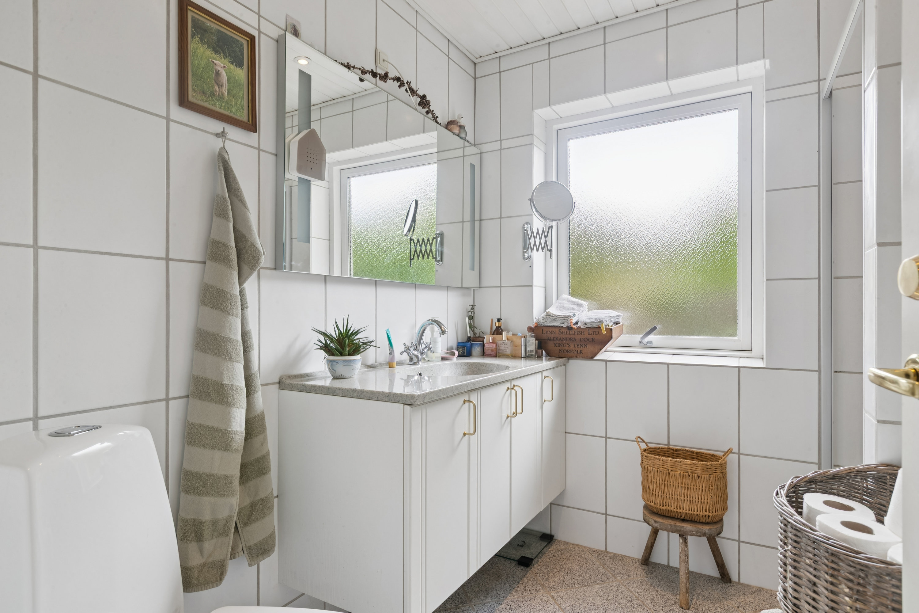 Fremhævet badeværelse billede i fuldskærmstilstand. Billede af Erik Gudmands Vej 2B, 3140 Ålsgårde