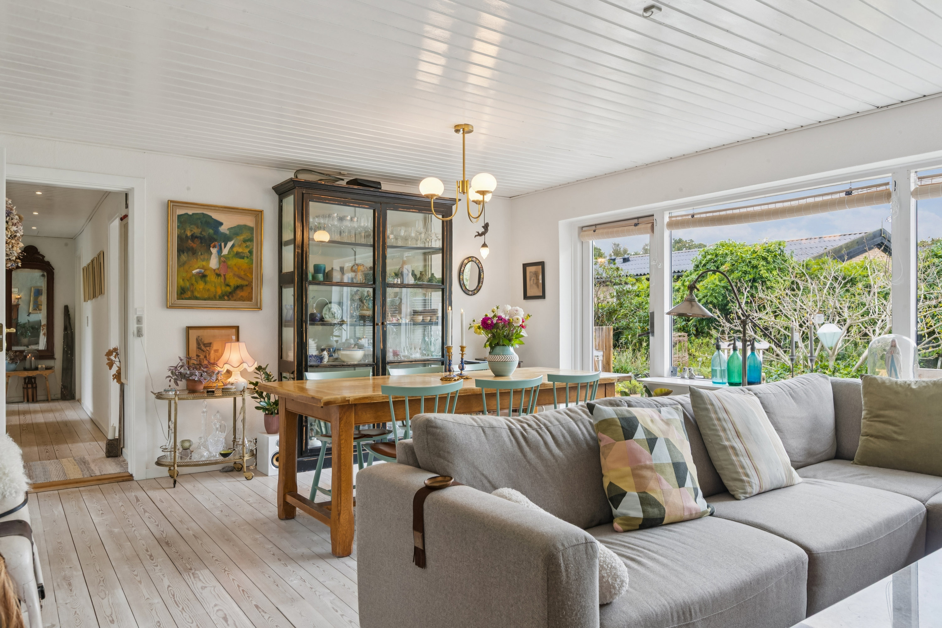 Fremhævet stue billede i fuldskærmstilstand. Billede af Erik Gudmands Vej 2B, 3140 Ålsgårde