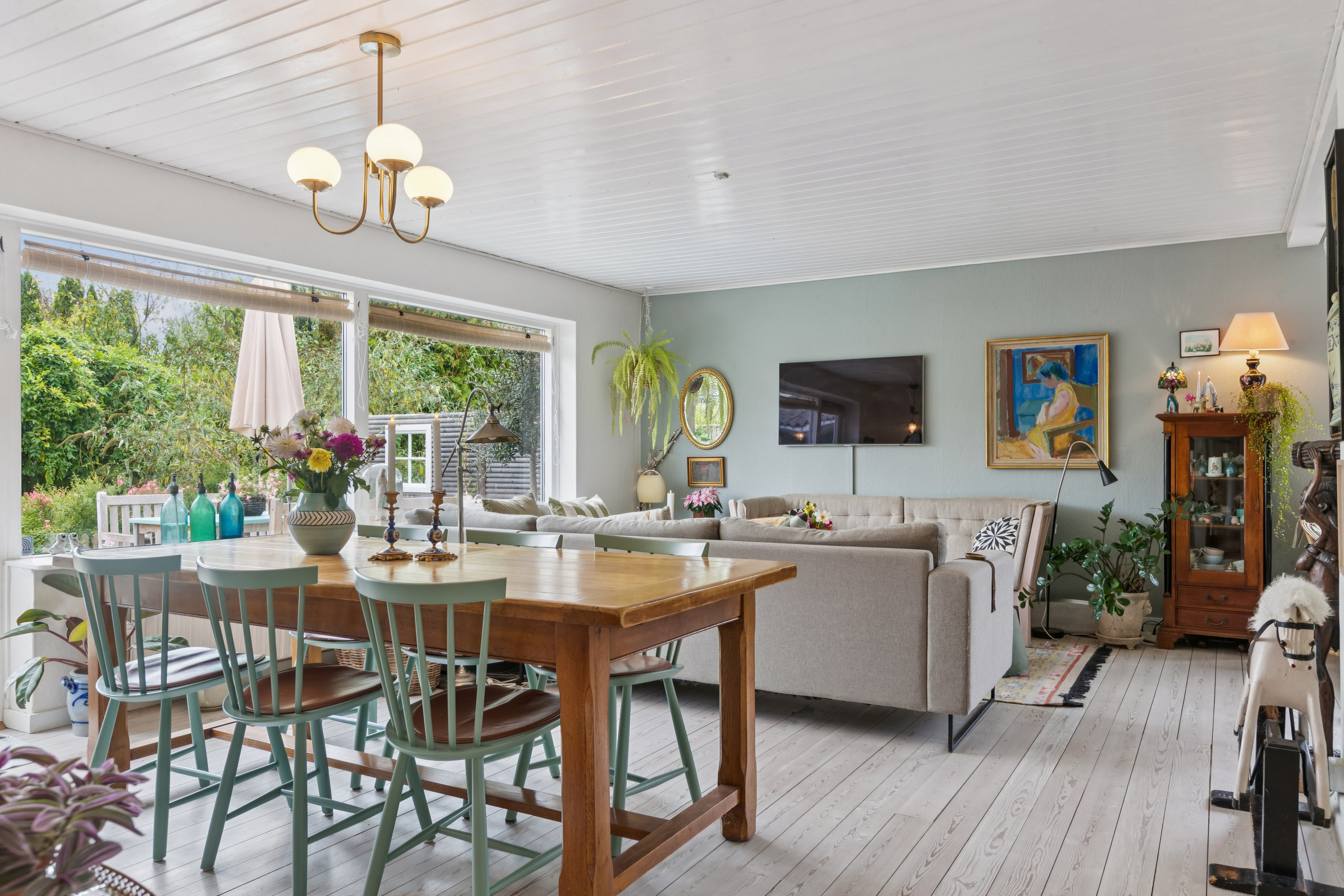 Fremhævet stue billede i fuldskærmstilstand. Billede af Erik Gudmands Vej 2B, 3140 Ålsgårde