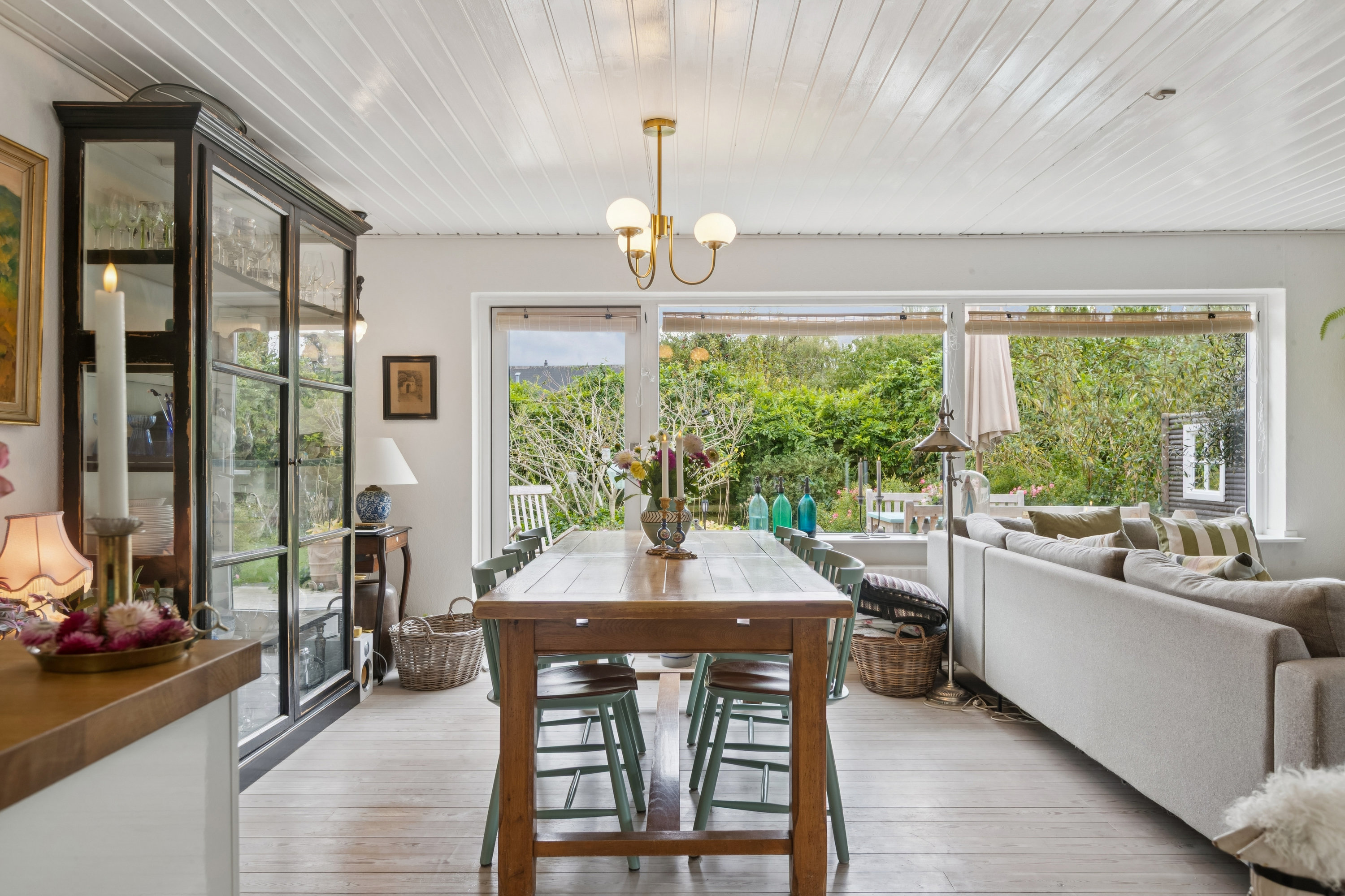 Fremhævet stue billede i fuldskærmstilstand. Billede af Erik Gudmands Vej 2B, 3140 Ålsgårde