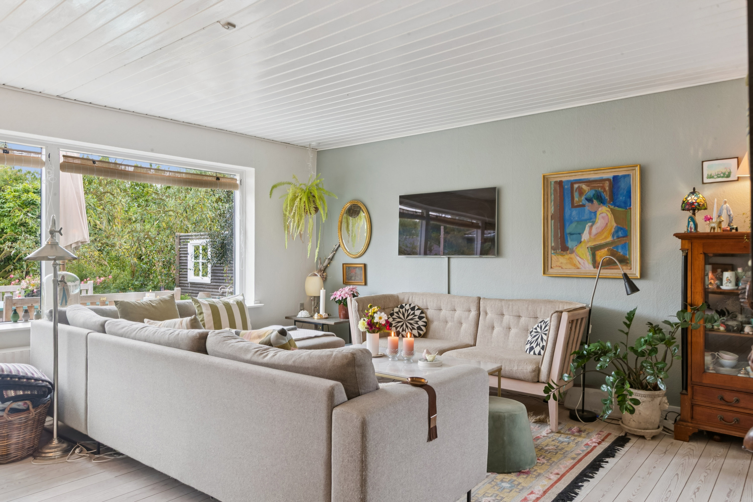 Fremhævet stue billede i fuldskærmstilstand. Billede af Erik Gudmands Vej 2B, 3140 Ålsgårde