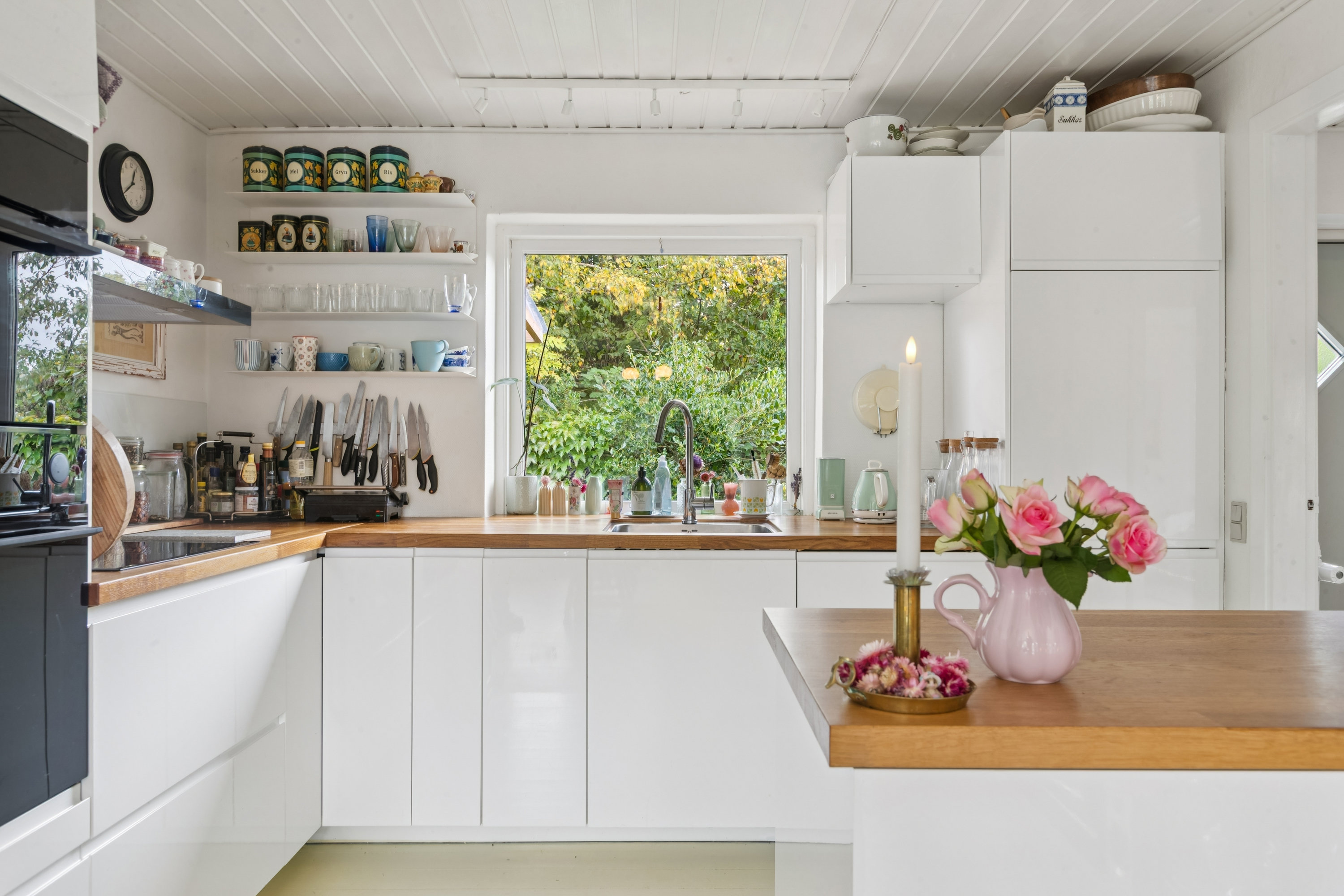 Fremhævet køkken billede i fuldskærmstilstand. Billede af Erik Gudmands Vej 2B, 3140 Ålsgårde