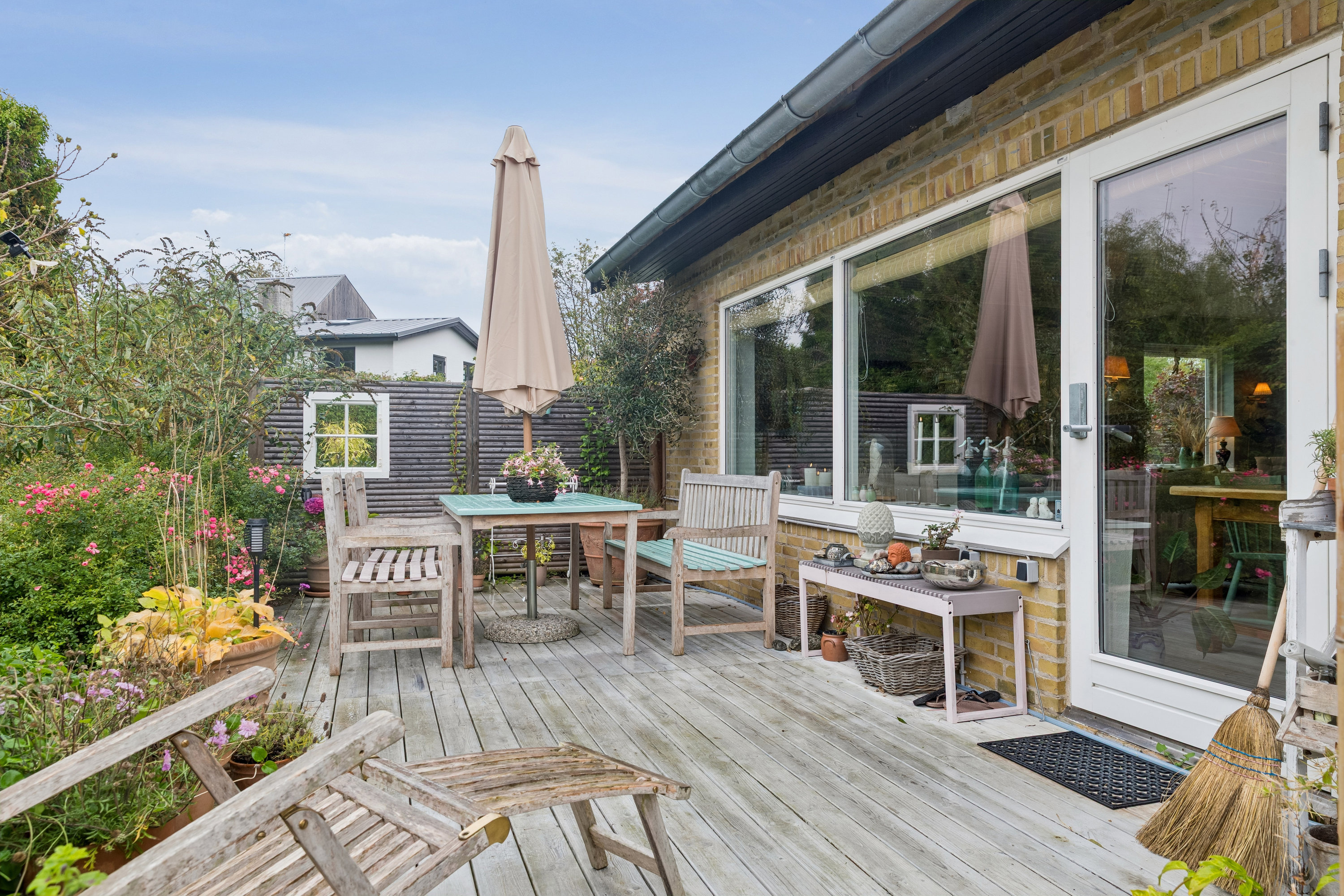 Fremhævet terrasse billede i fuldskærmstilstand. Billede af Erik Gudmands Vej 2B, 3140 Ålsgårde