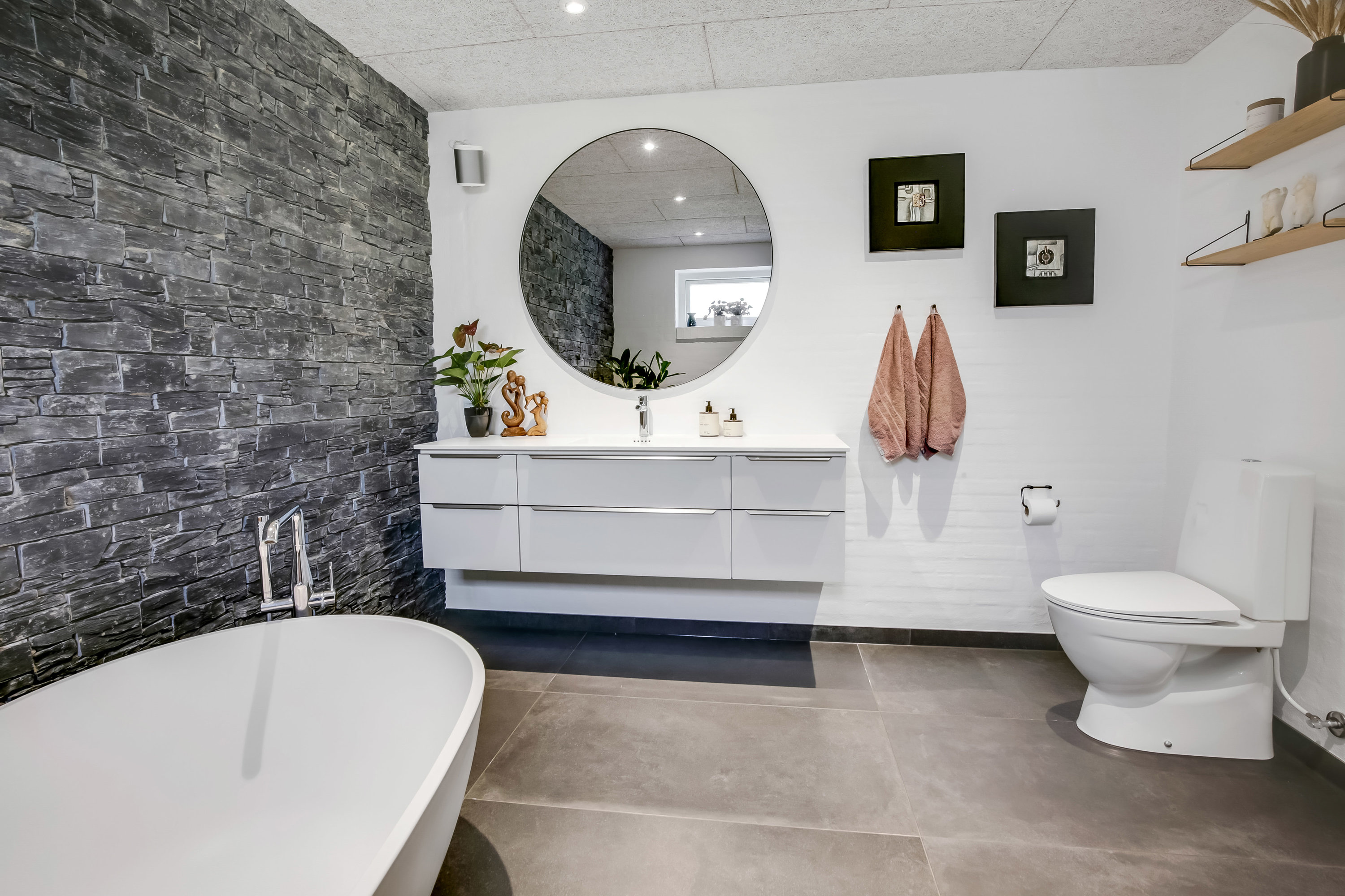 Fremhævet  billede i fuldskærmstilstand. Billede af Thorsagervej 27, Falkærgårde, 8544 Mørke