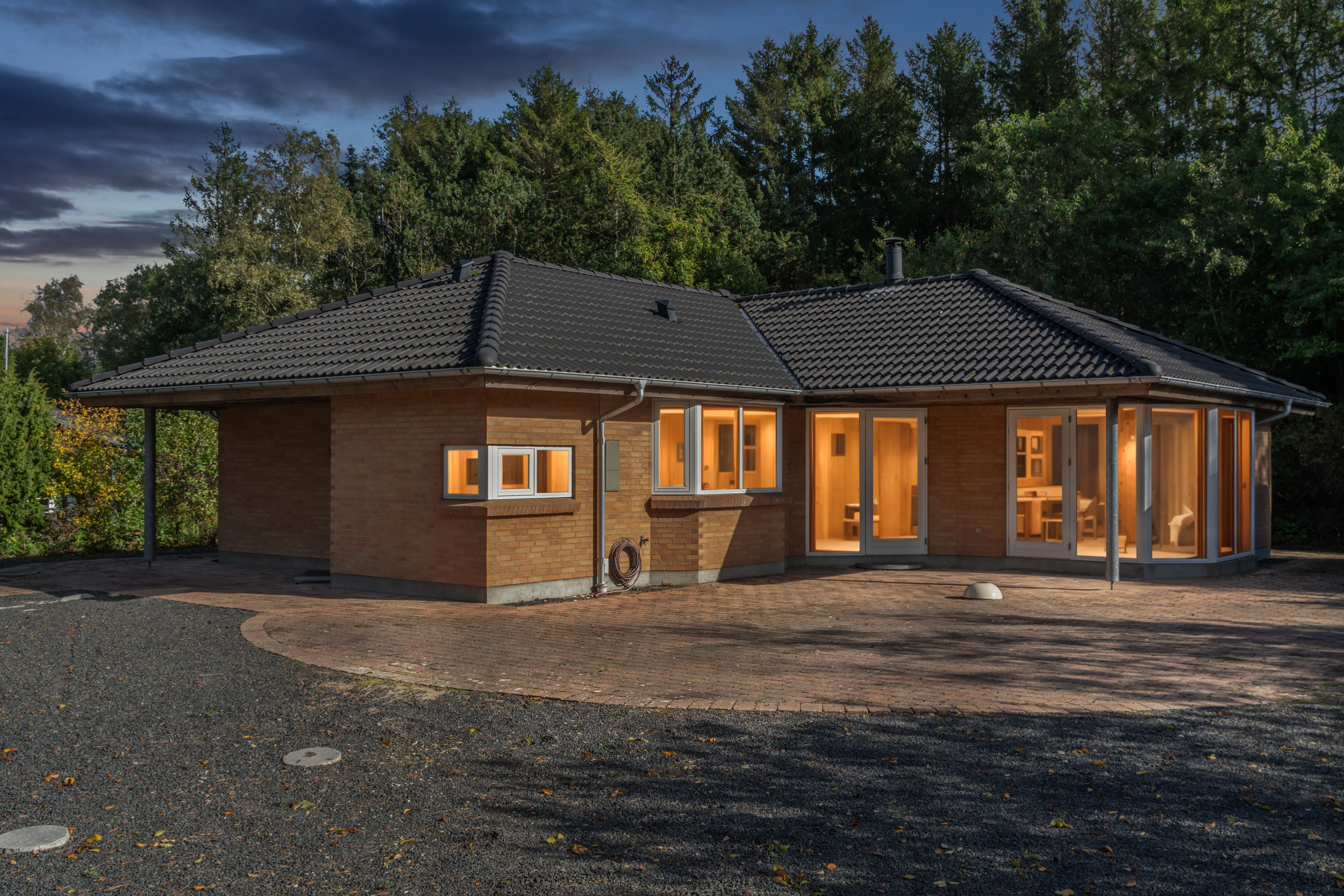 Fremhævet aftenbillede billede i fuldskærmstilstand. Billede af Pramdragerparken 63, Truust, 8882 Fårvang