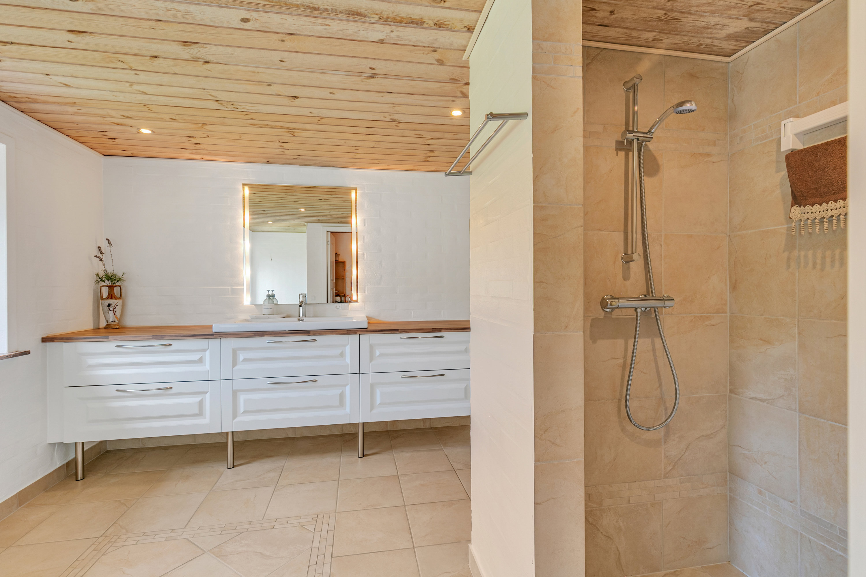 Fremhævet badeværelse billede i fuldskærmstilstand. Billede af Puggårdsvej 17, Sejstrup, 6740 Bramming