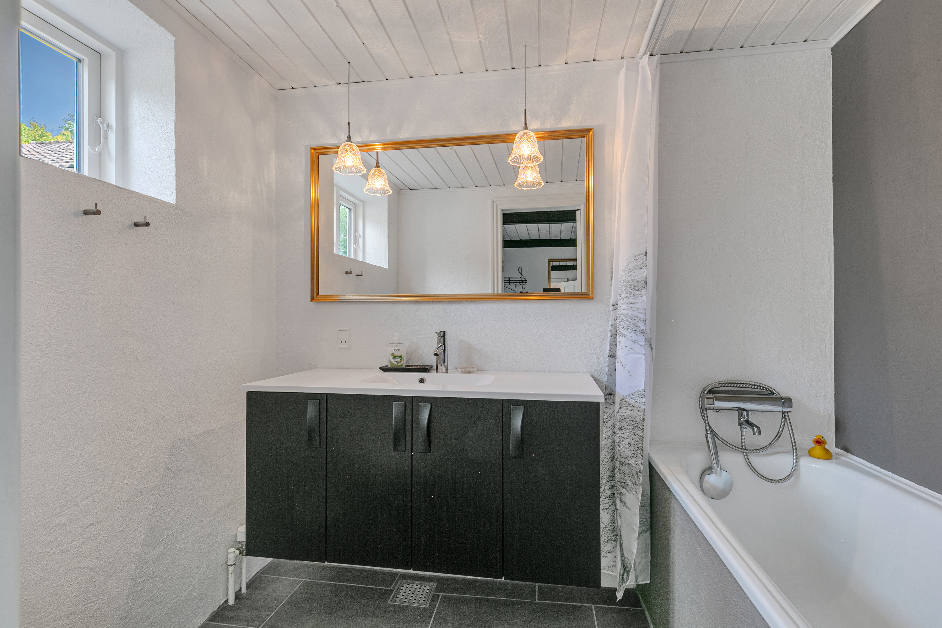 Fremhævet badeværelse billede i fuldskærmstilstand. Billede af Puggårdsvej 17, Sejstrup, 6740 Bramming