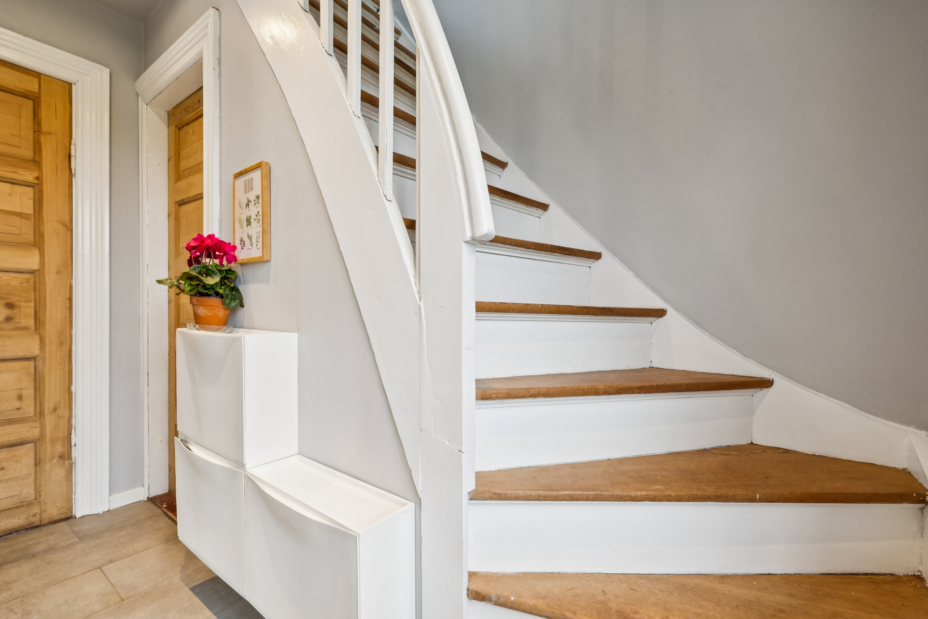 Fremhævet trappe billede i fuldskærmstilstand. Billede af Randersvej 112, 8680 Ry