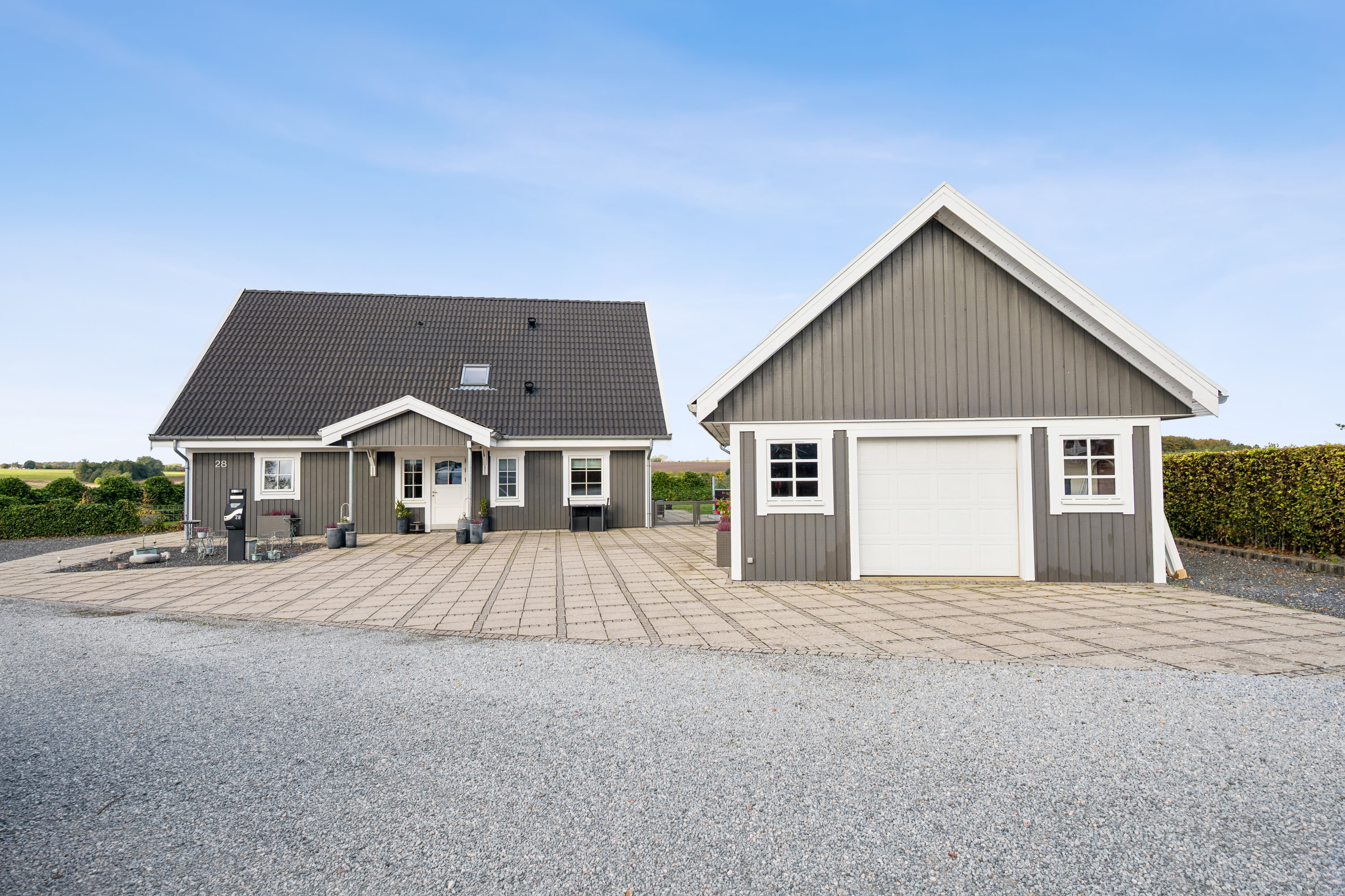 Miniaturebillede 1: ejendommen. Billede af Haarvej 28, Haar, 8382 Hinnerup