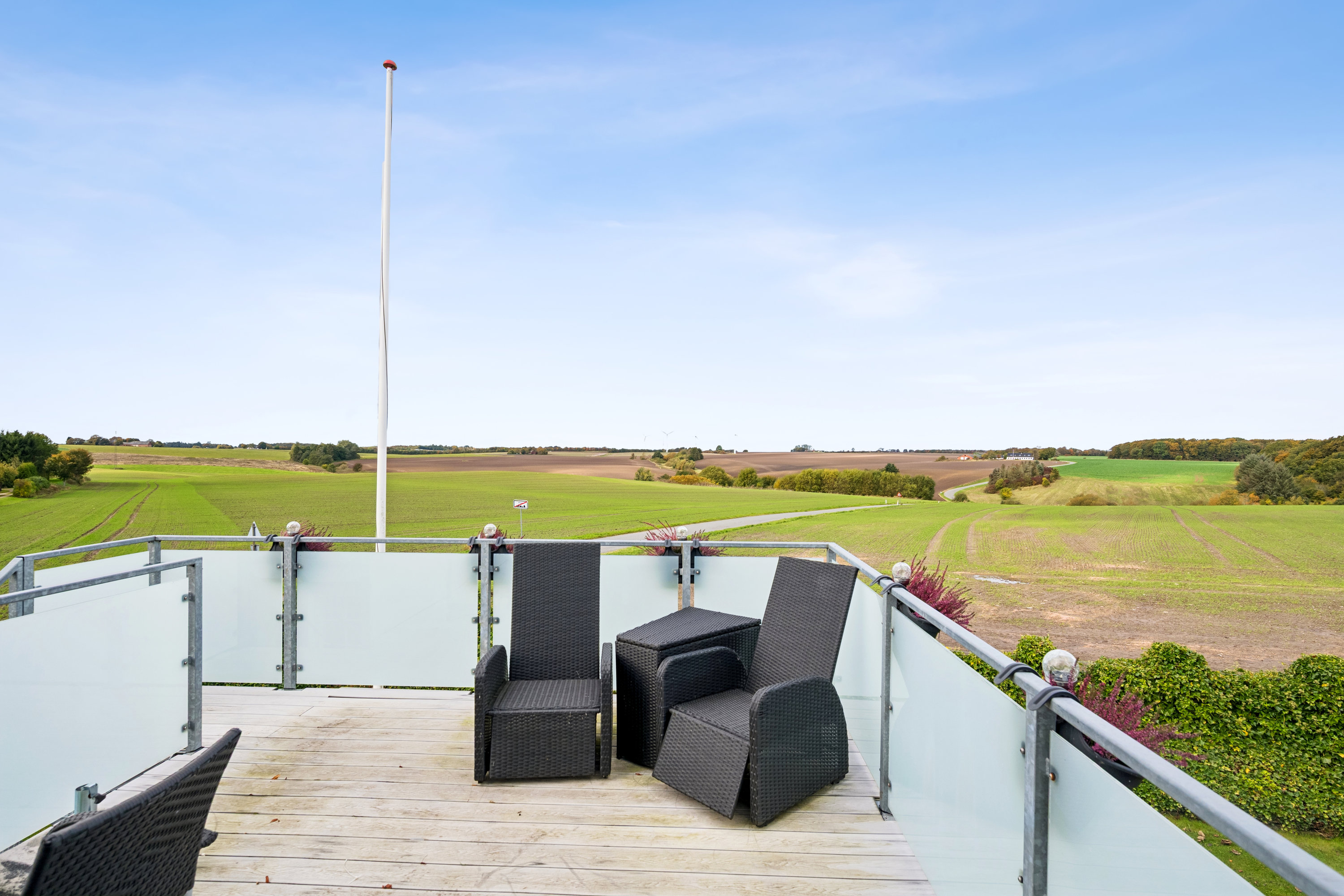 Fremhævet terrasse billede i fuldskærmstilstand. Billede af Haarvej 28, Haar, 8382 Hinnerup