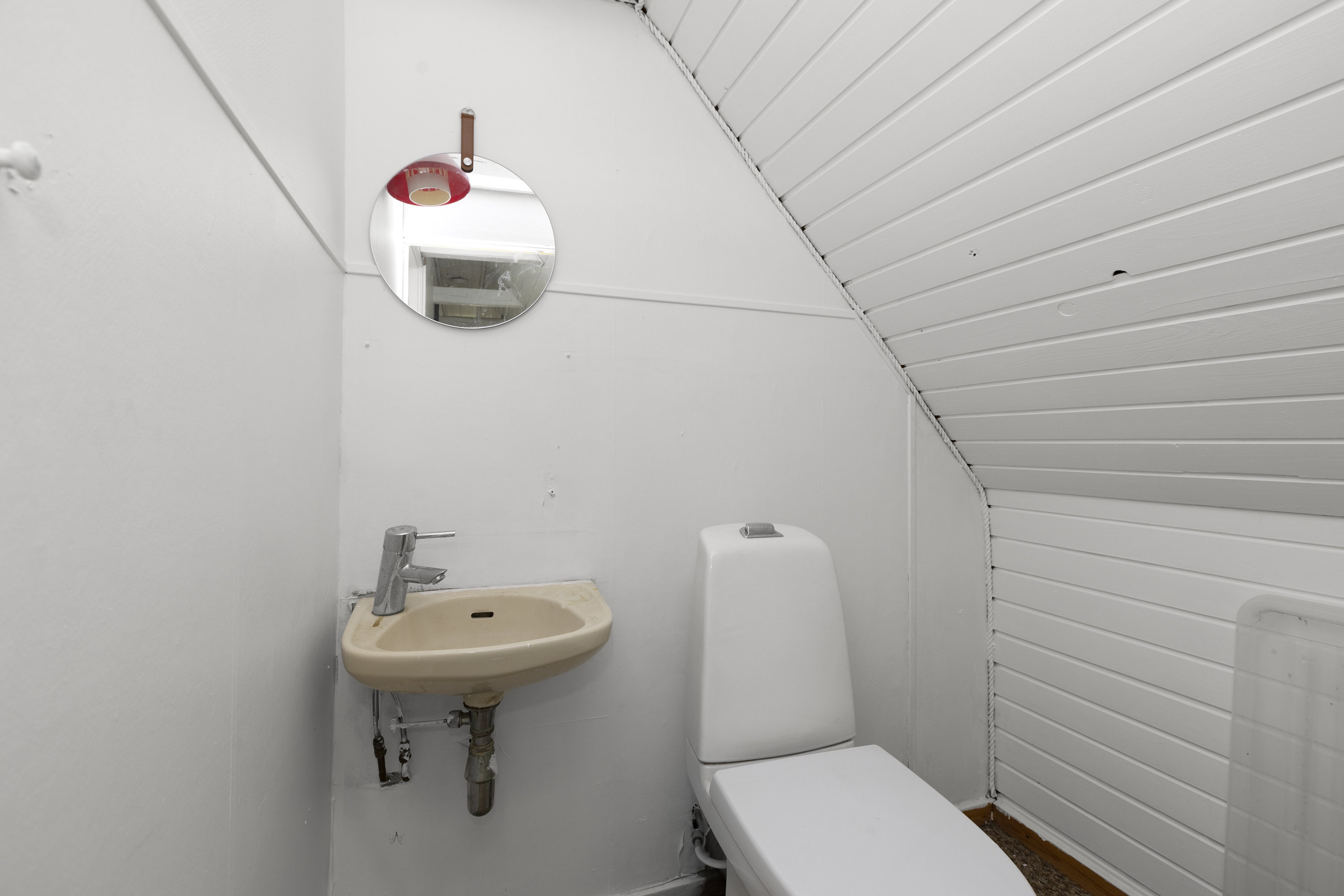 Fremhævet toilet billede i fuldskærmstilstand. Billede af Bjernede Kirkevej 20, 4180 Sorø