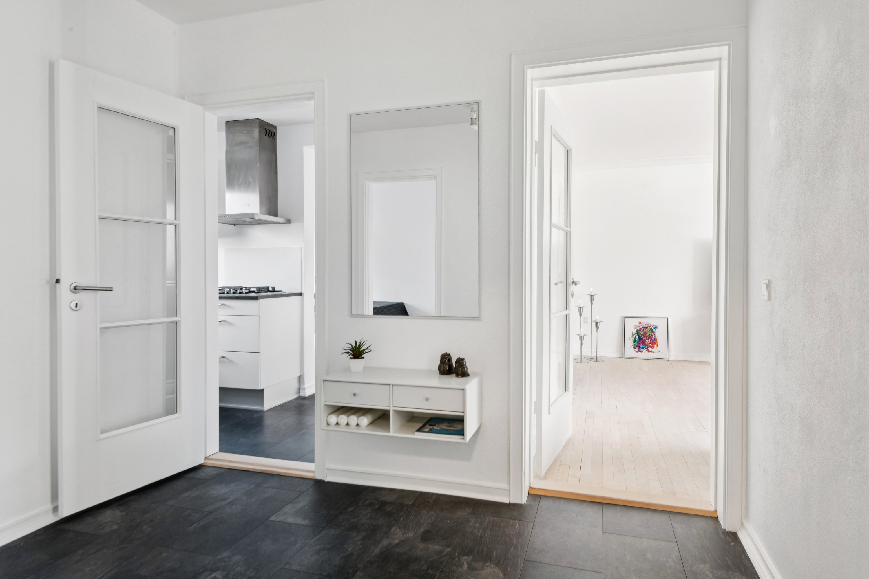 Fremhævet entré billede i fuldskærmstilstand. Billede af Vestre Alle 5, 2. th., 9000 Aalborg