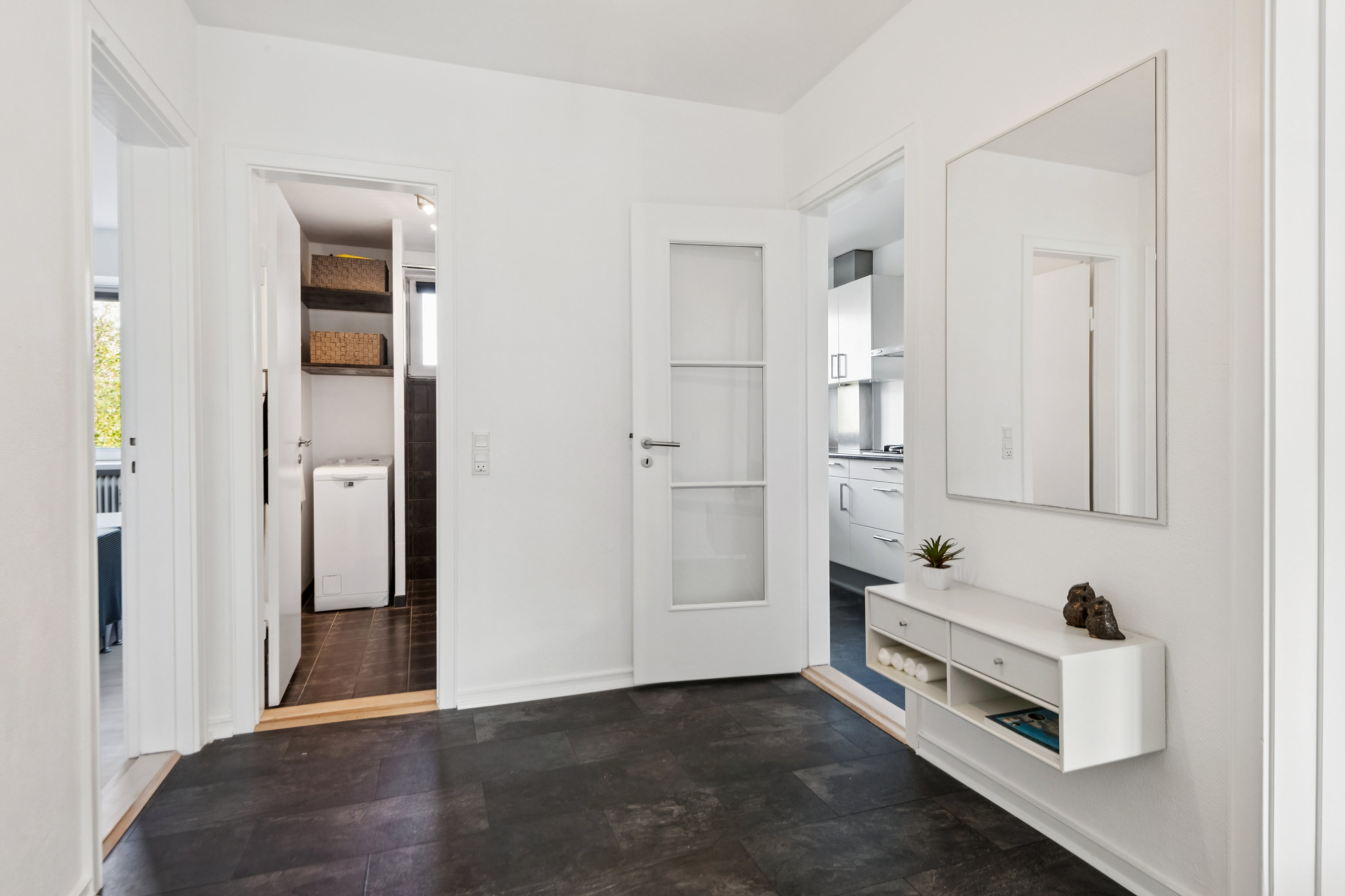 Fremhævet gang billede i fuldskærmstilstand. Billede af Vestre Alle 5, 2. th., 9000 Aalborg