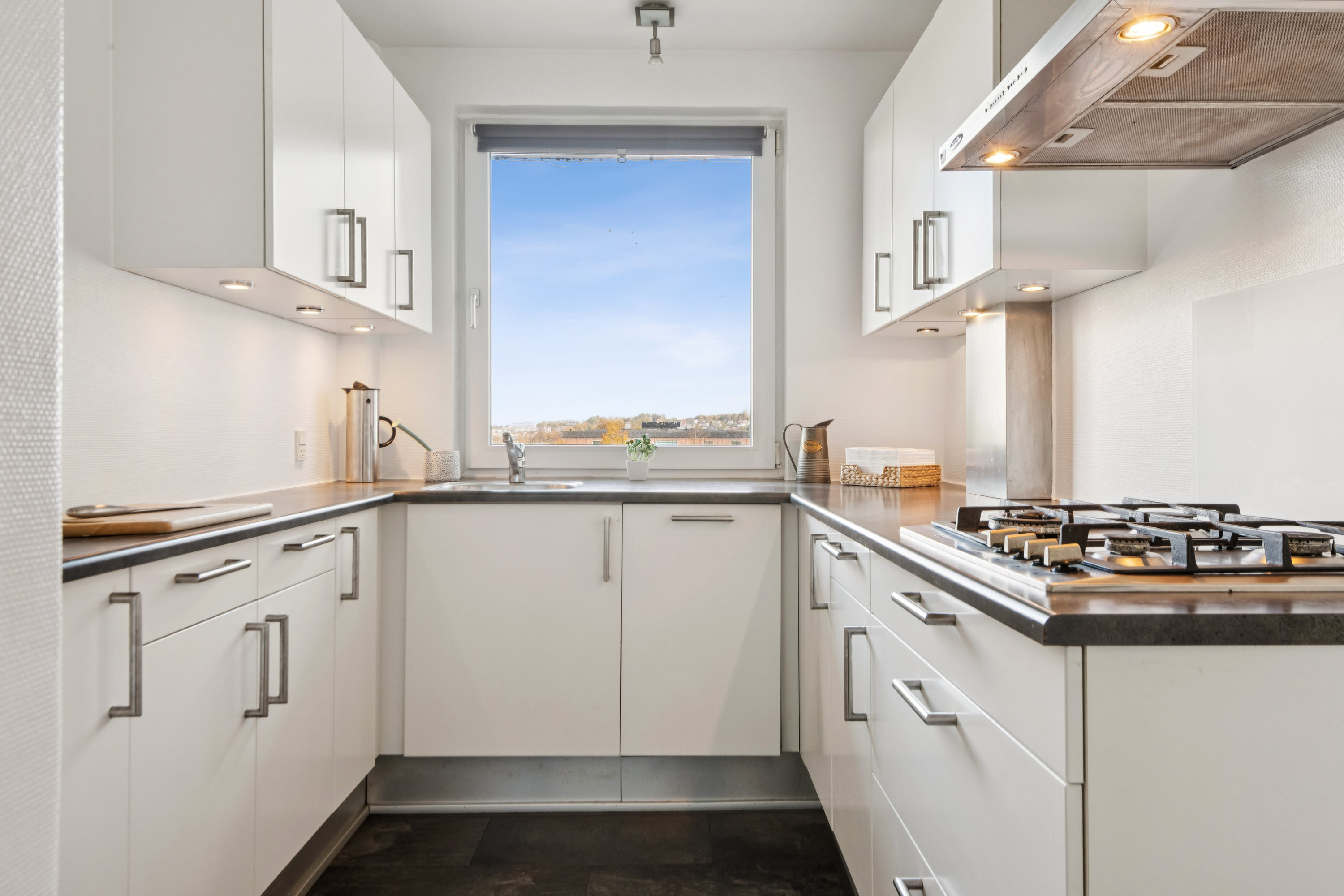 Fremhævet køkken billede i fuldskærmstilstand. Billede af Vestre Alle 5, 2. th., 9000 Aalborg