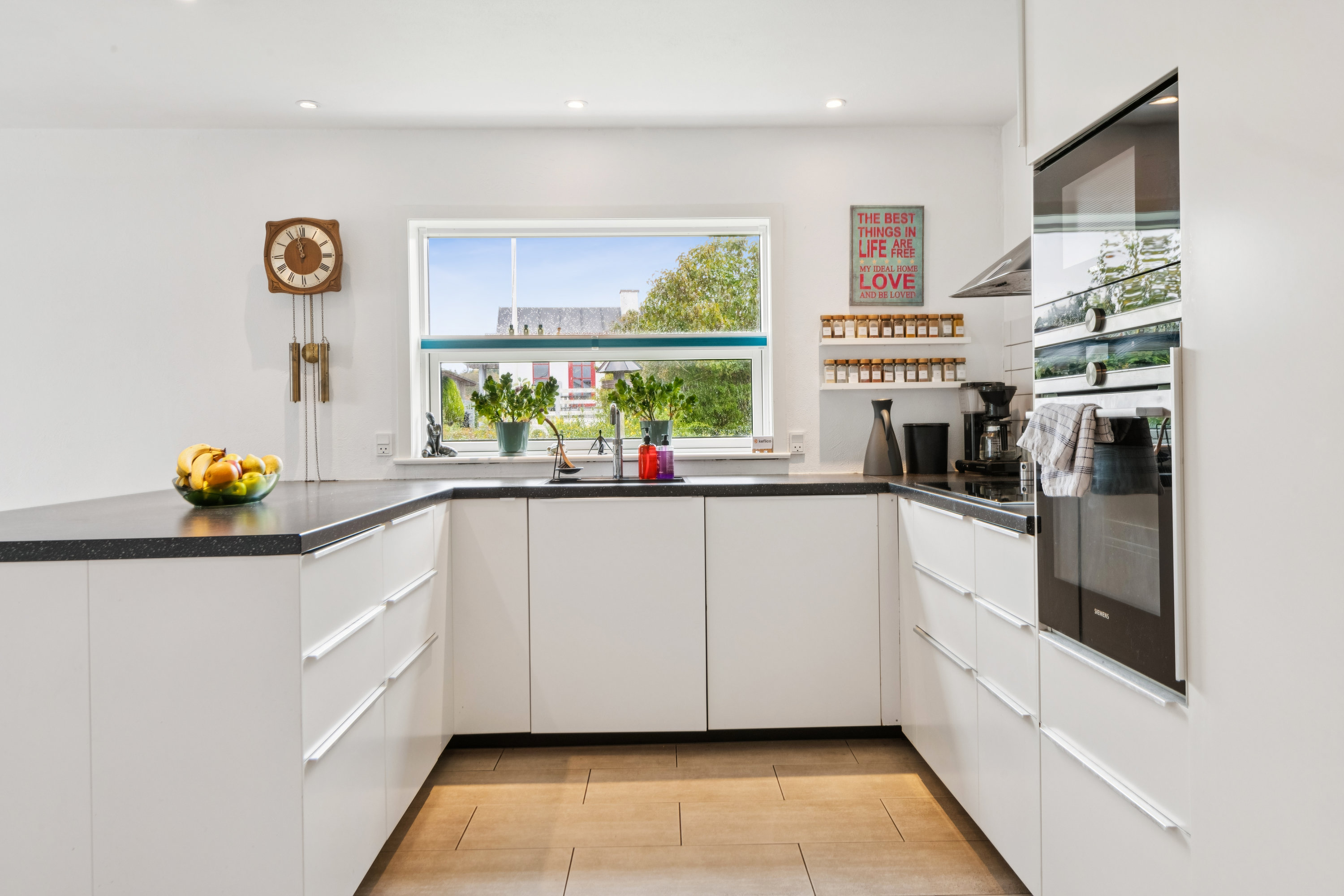 Fremhævet køkken billede i fuldskærmstilstand. Billede af Schmidtsvej 16, Farstrup, 9240 Nibe