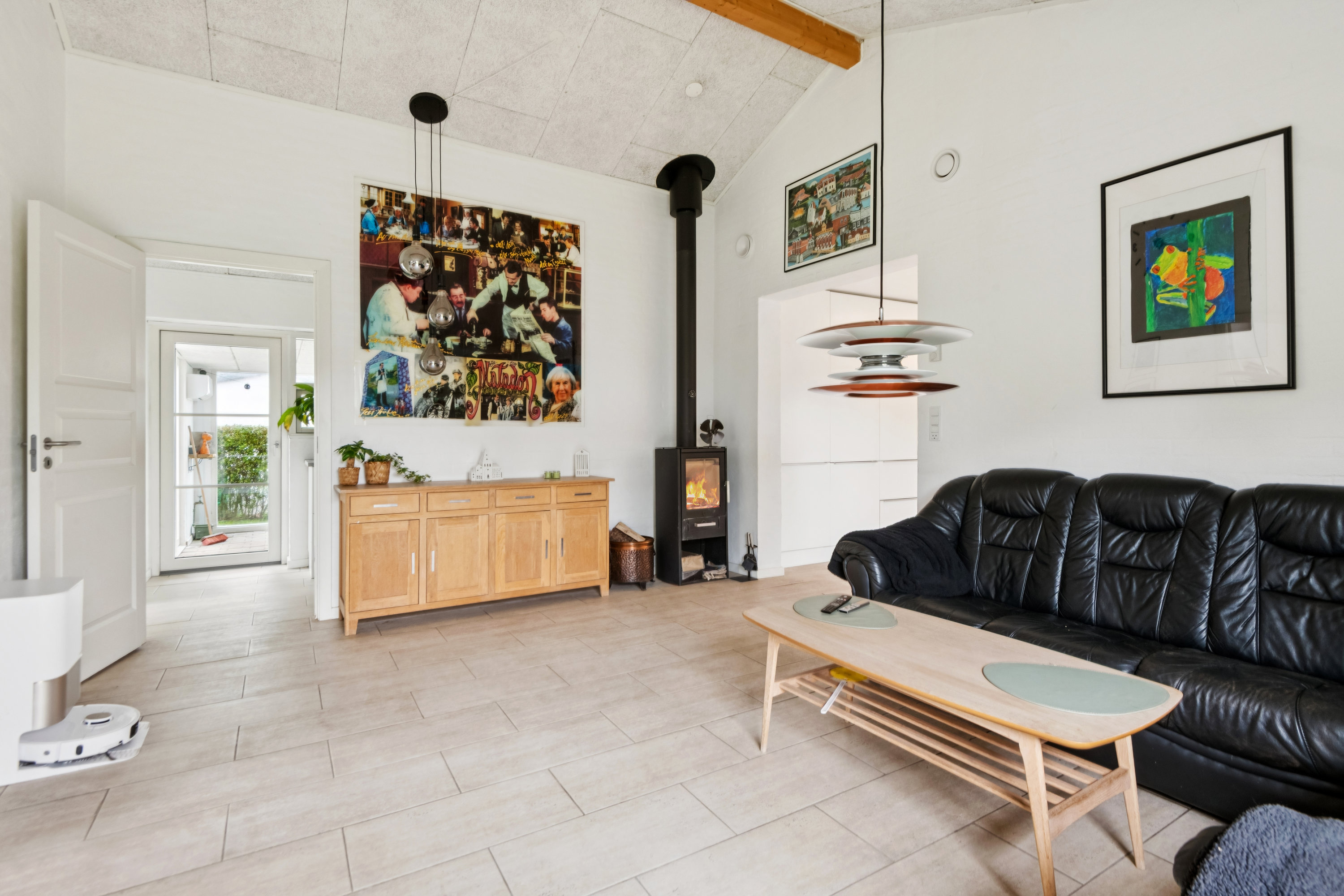 Fremhævet stue billede i fuldskærmstilstand. Billede af Schmidtsvej 16, Farstrup, 9240 Nibe