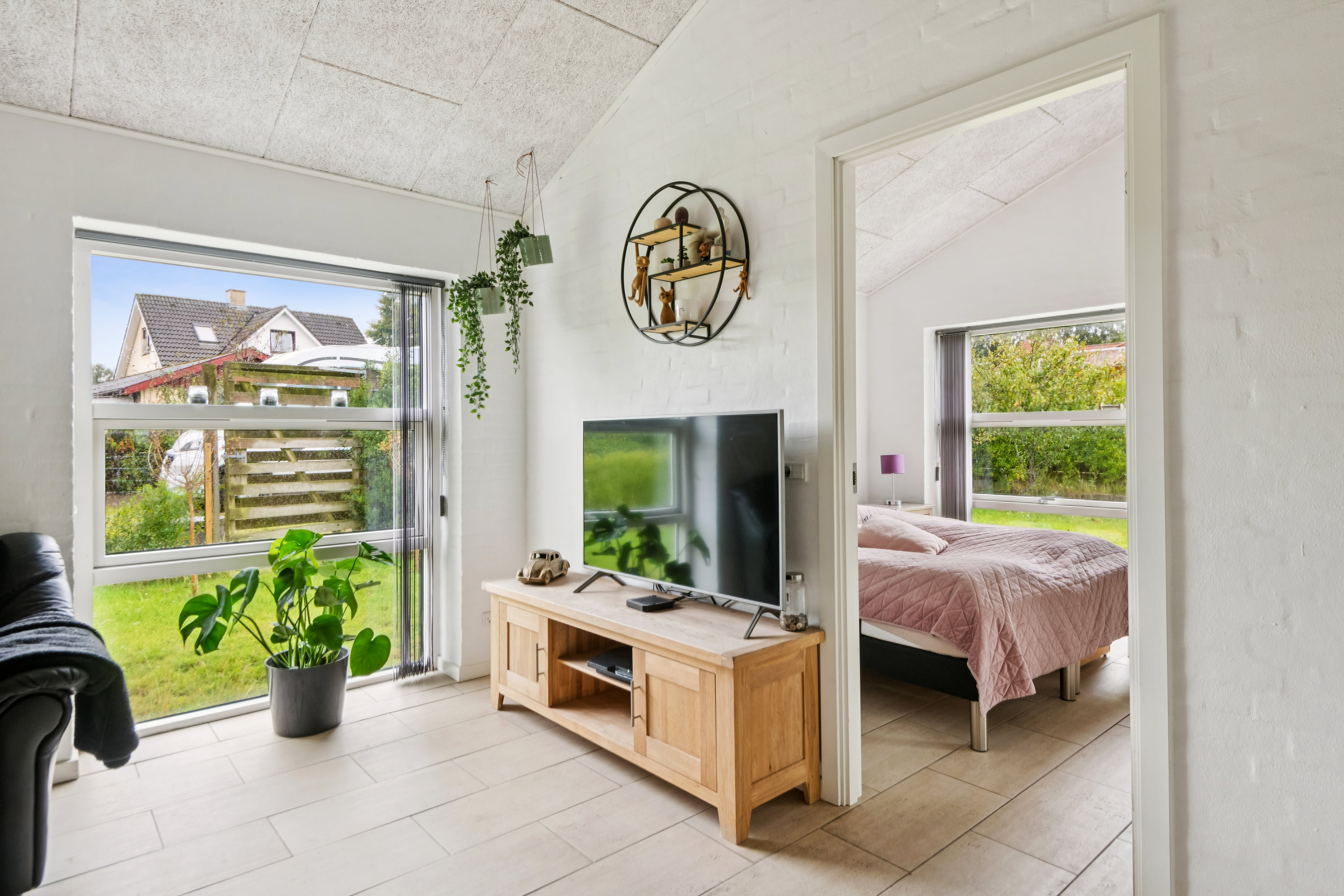 Fremhævet stue billede i fuldskærmstilstand. Billede af Schmidtsvej 16, Farstrup, 9240 Nibe