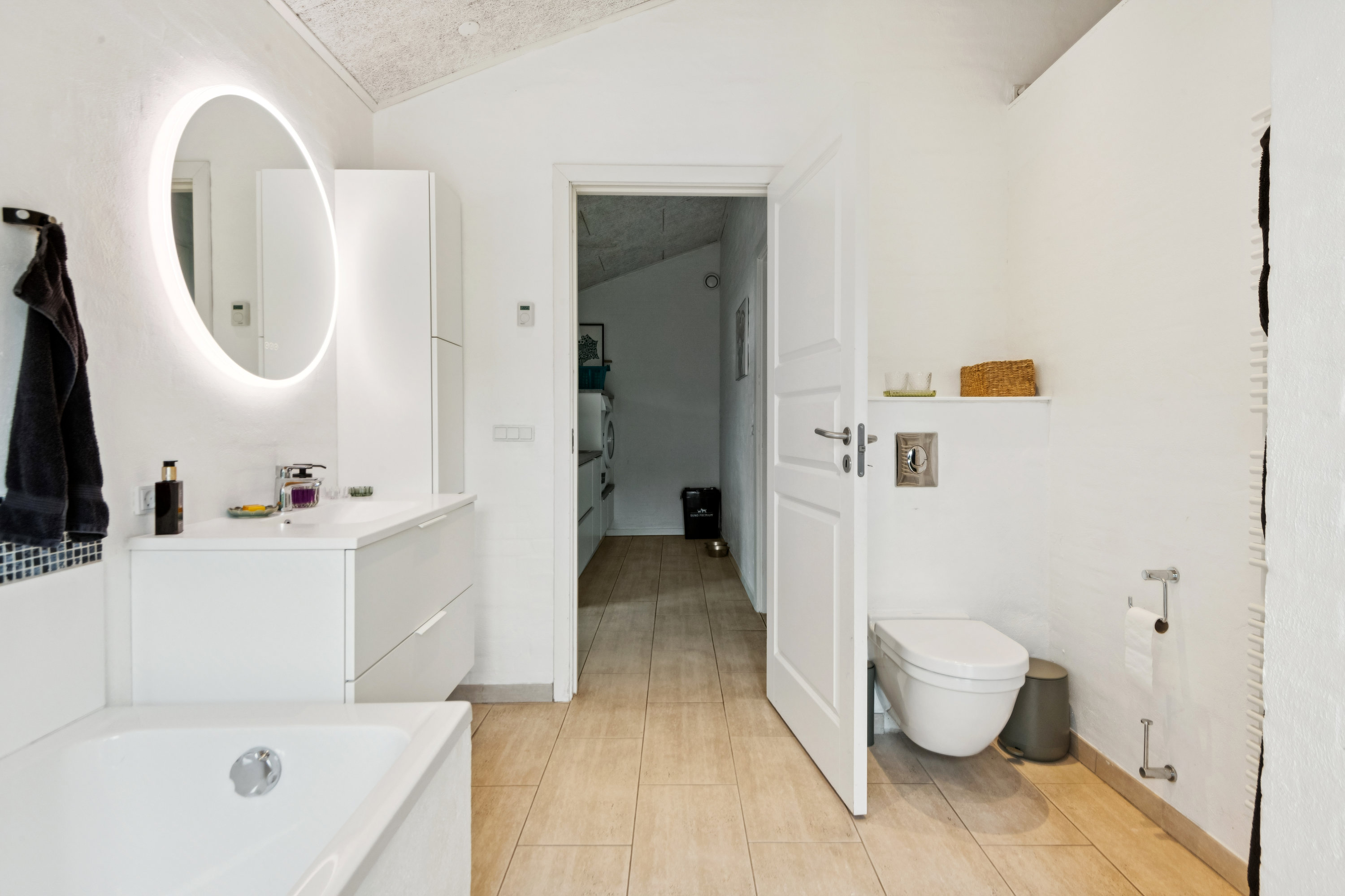 Fremhævet badeværelse billede i fuldskærmstilstand. Billede af Schmidtsvej 16, Farstrup, 9240 Nibe