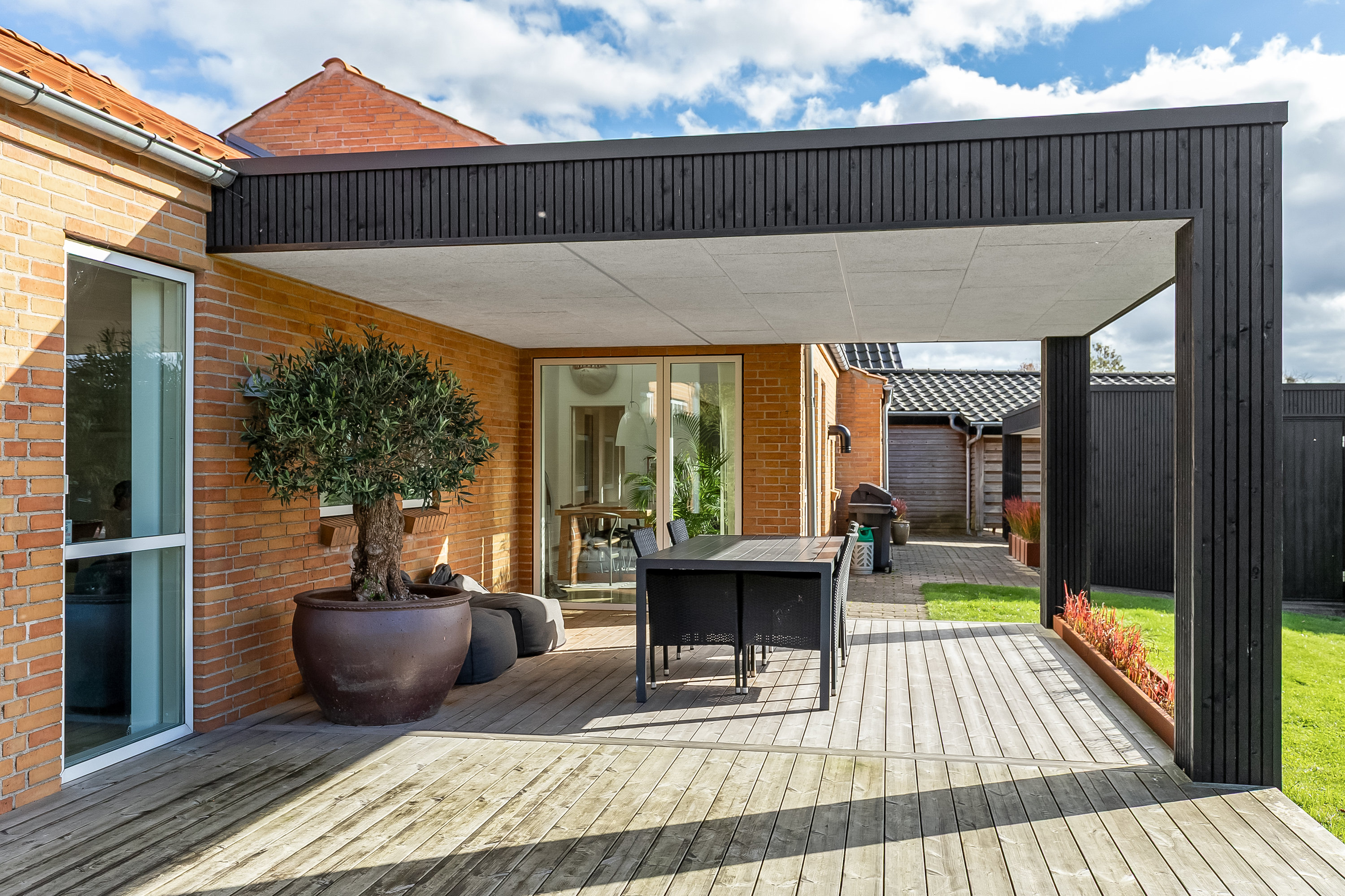 Fremhævet overdækket terrasse billede i fuldskærmstilstand. Billede af Lavendelvej 18, Nr. Bjert, 6000 Kolding