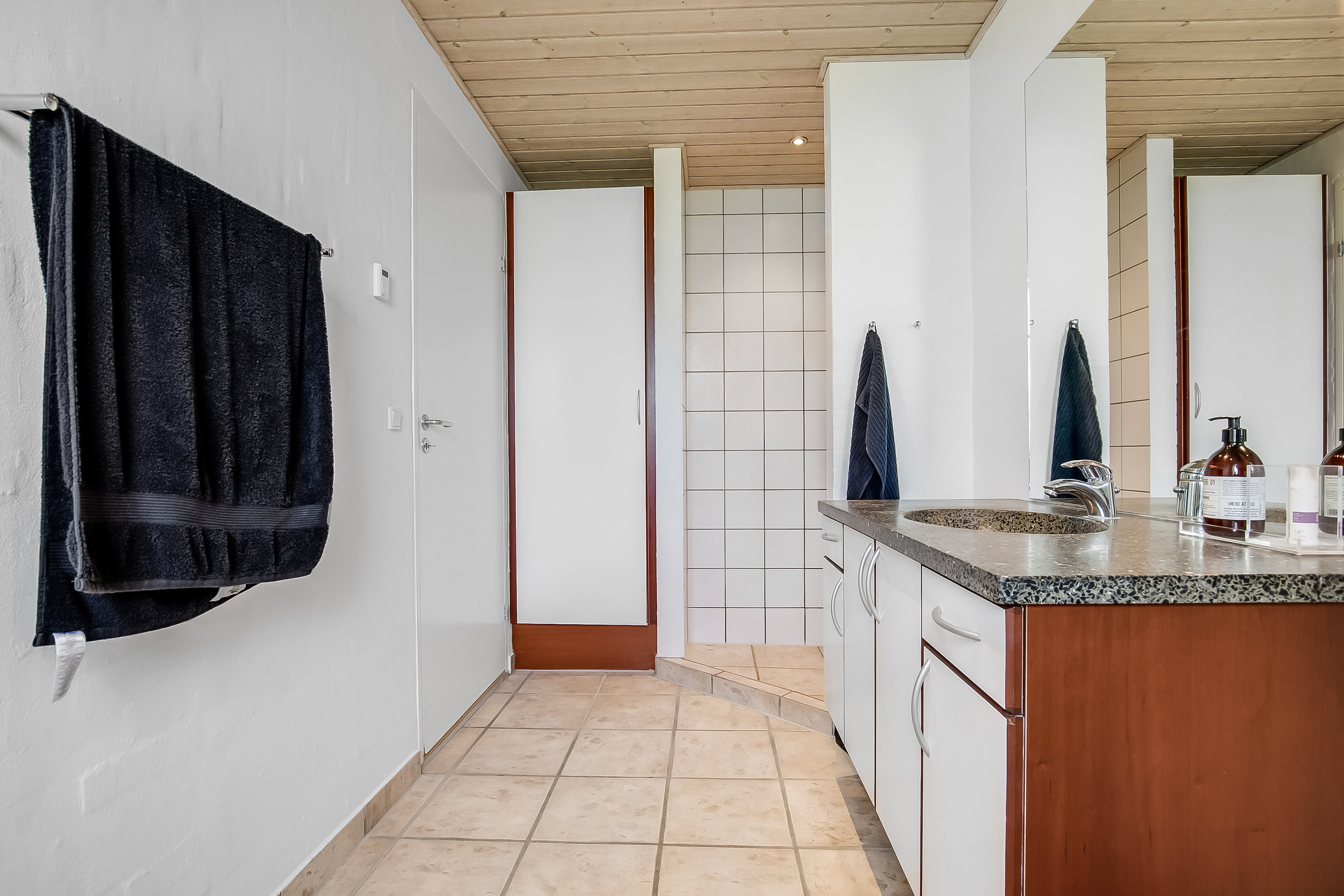 Fremhævet badeværelse billede i fuldskærmstilstand. Billede af Lavendelvej 18, Nr. Bjert, 6000 Kolding