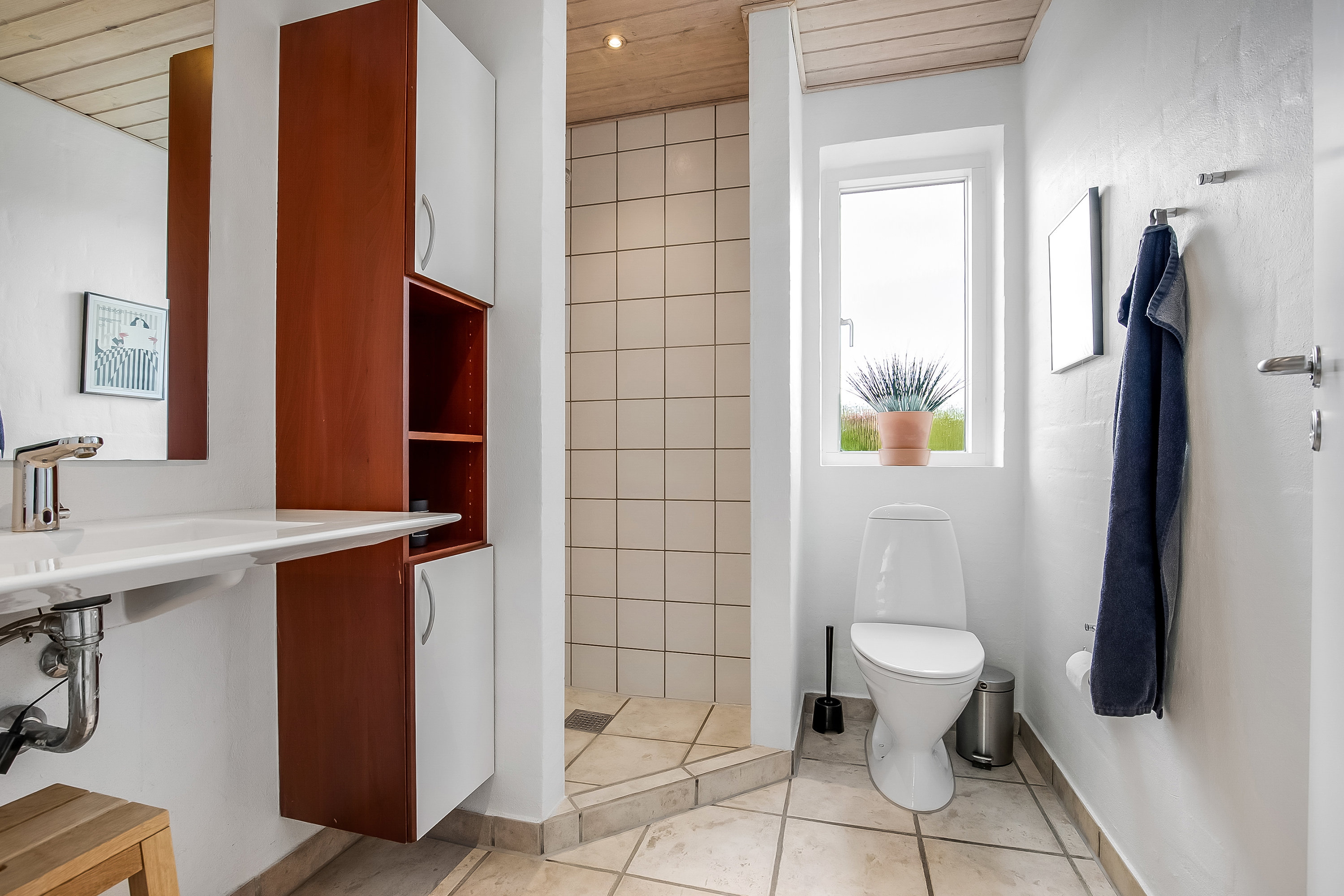 Fremhævet badeværelse billede i fuldskærmstilstand. Billede af Lavendelvej 18, Nr. Bjert, 6000 Kolding