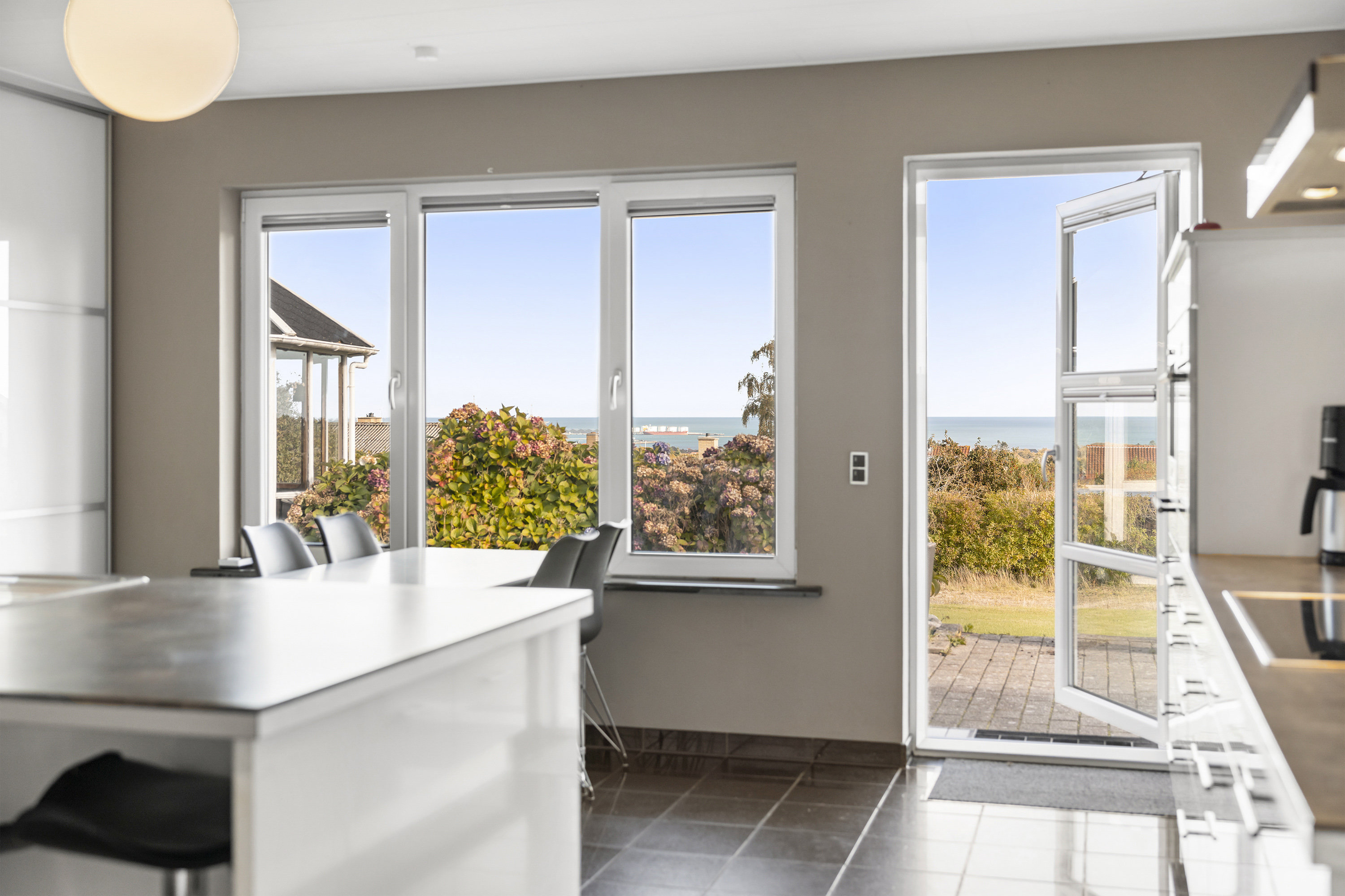 Fremhævet køkken alrum billede i fuldskærmstilstand. Billede af Lyngsvej 4, Kilden, 9900 Frederikshavn