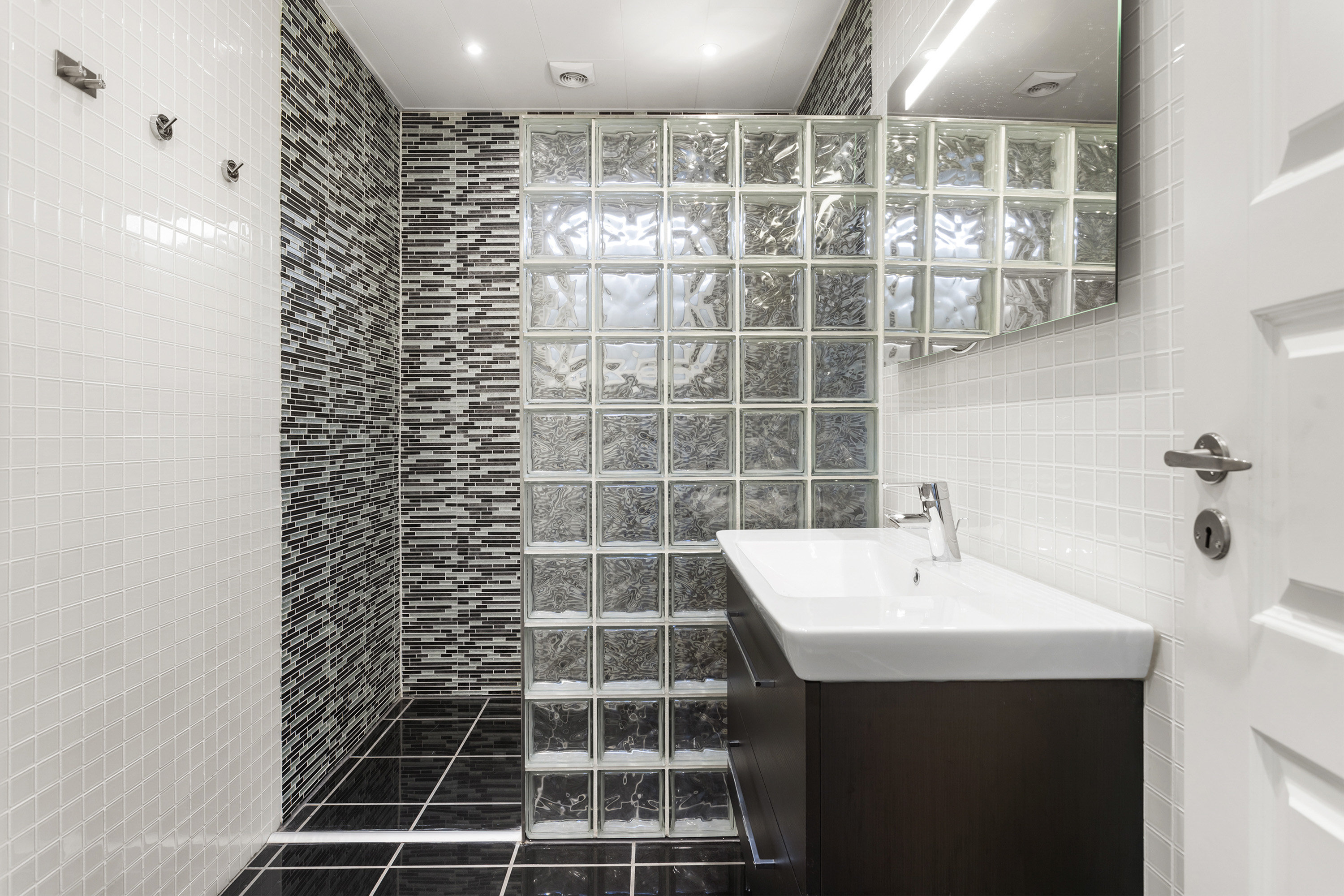 Fremhævet badeværelse billede i fuldskærmstilstand. Billede af Lyngsvej 4, Kilden, 9900 Frederikshavn