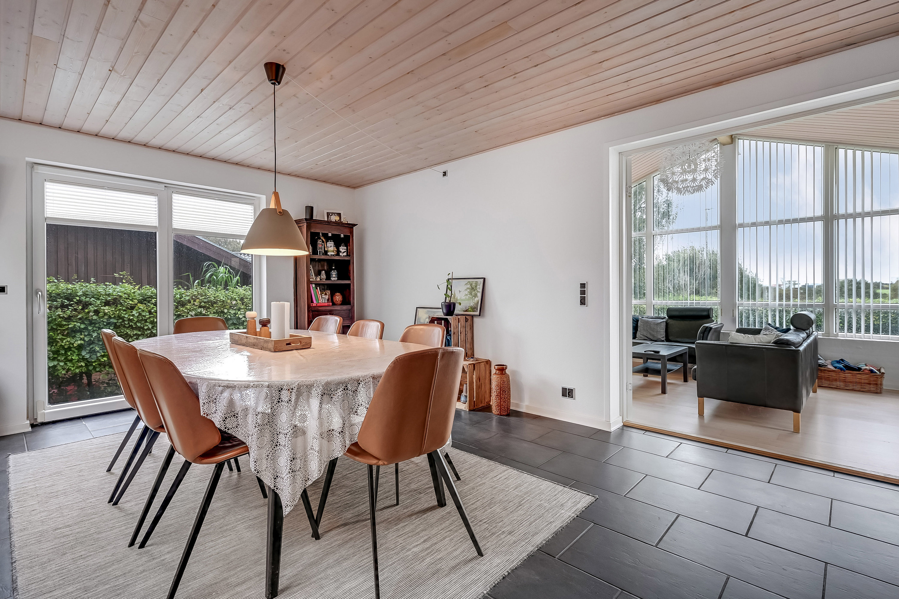 Fremhævet stue billede i fuldskærmstilstand. Billede af Odinsvej 24, 7600 Struer