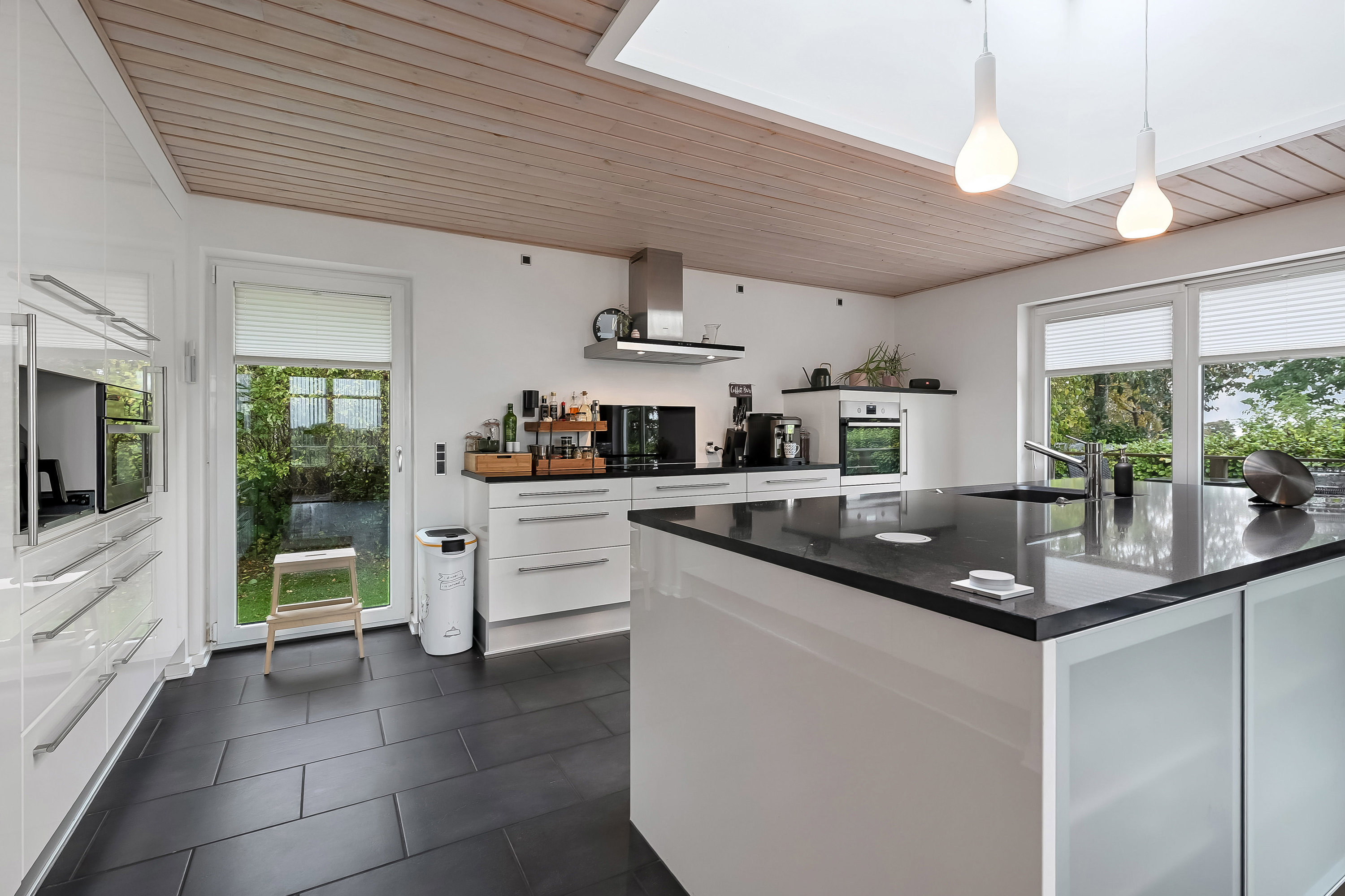 Fremhævet køkken billede i fuldskærmstilstand. Billede af Odinsvej 24, 7600 Struer